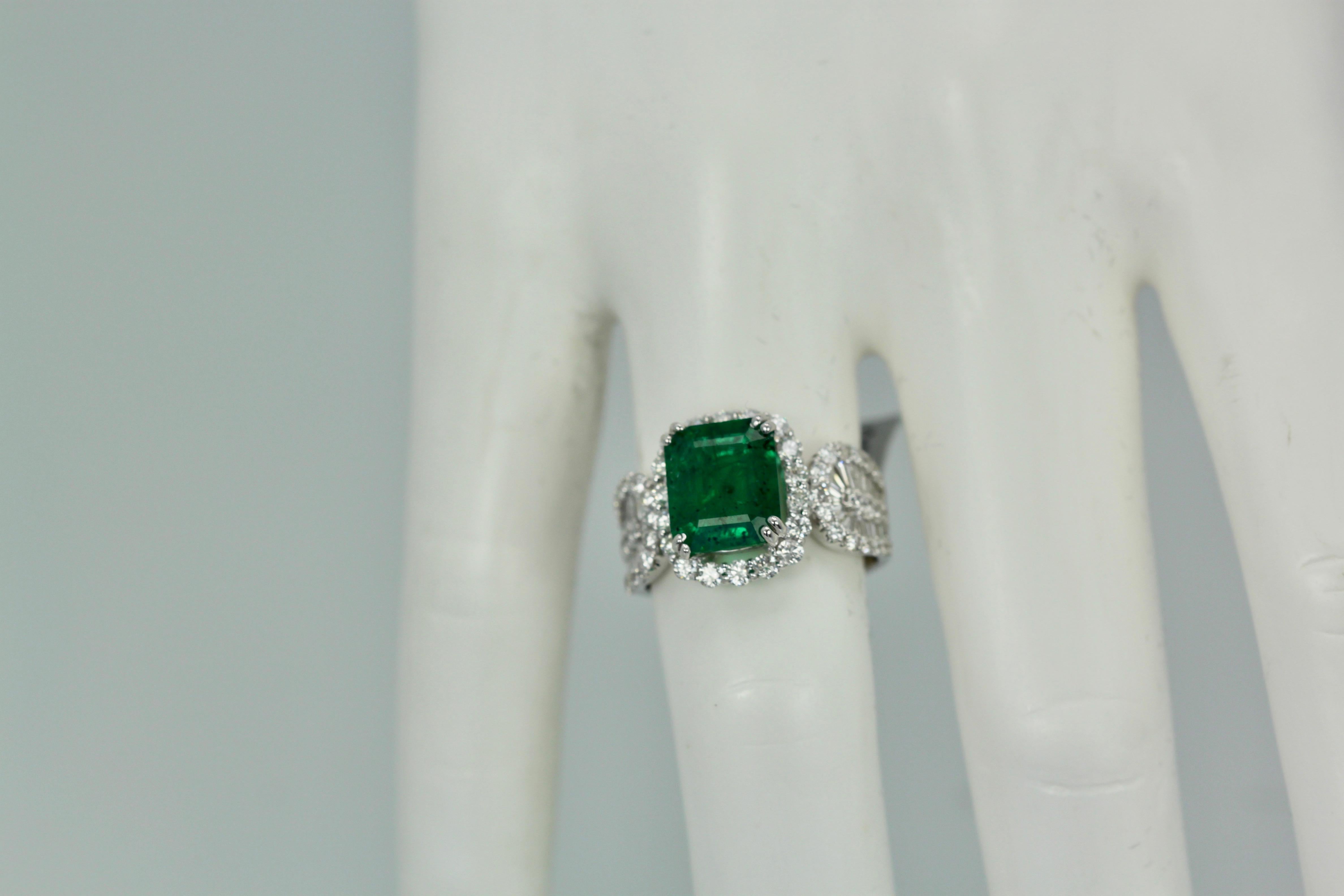 Emerald Diamond Ring 18 Karat 3