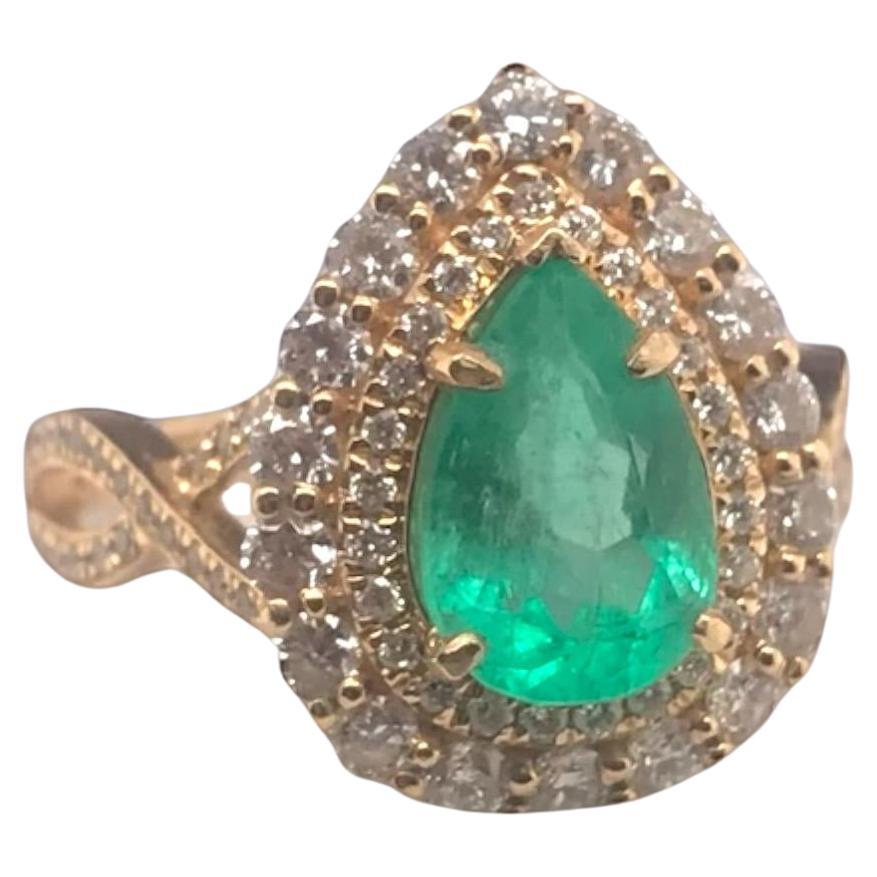 Emerald and Diamond Ring 18K Yellow Gold 2 Carat TW For Sale at 1stDibs