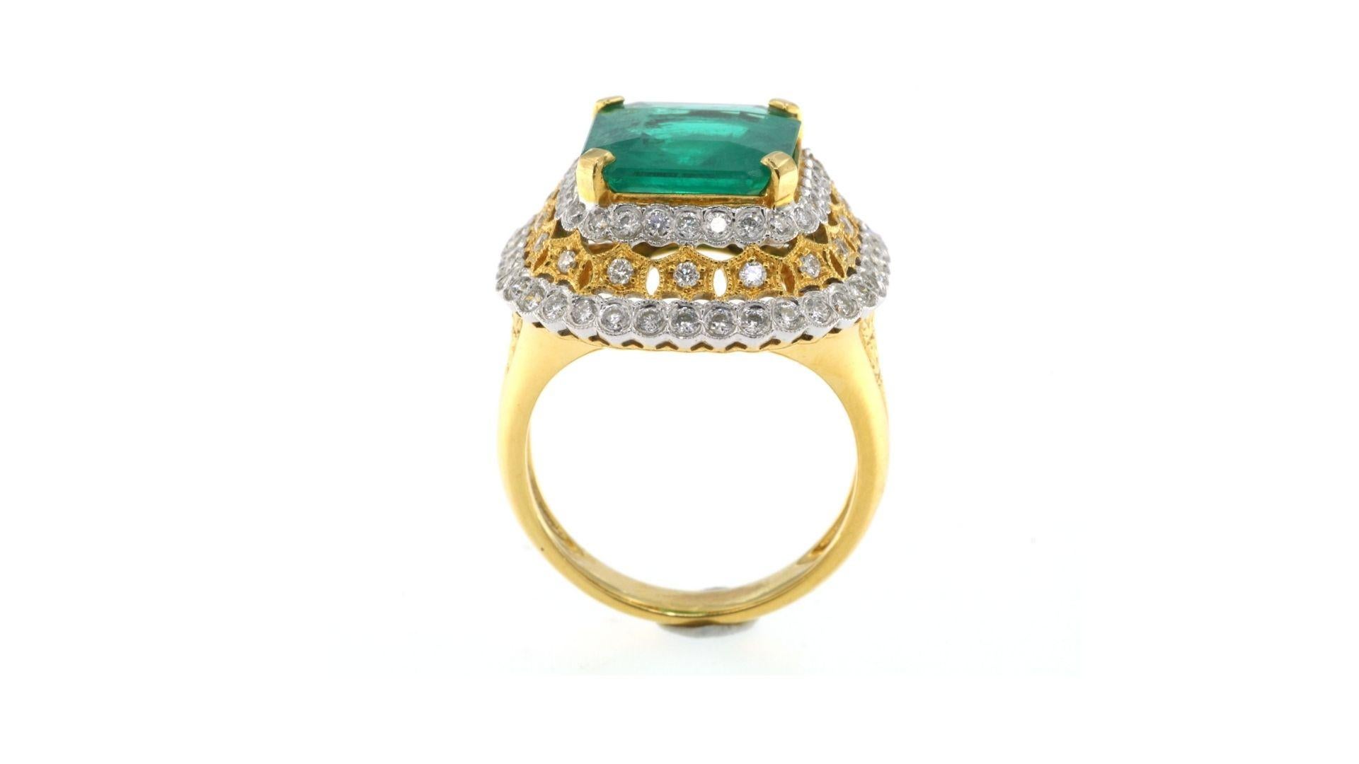 Contemporary Emerald Diamond Ring 18K Yellow Gold For Sale