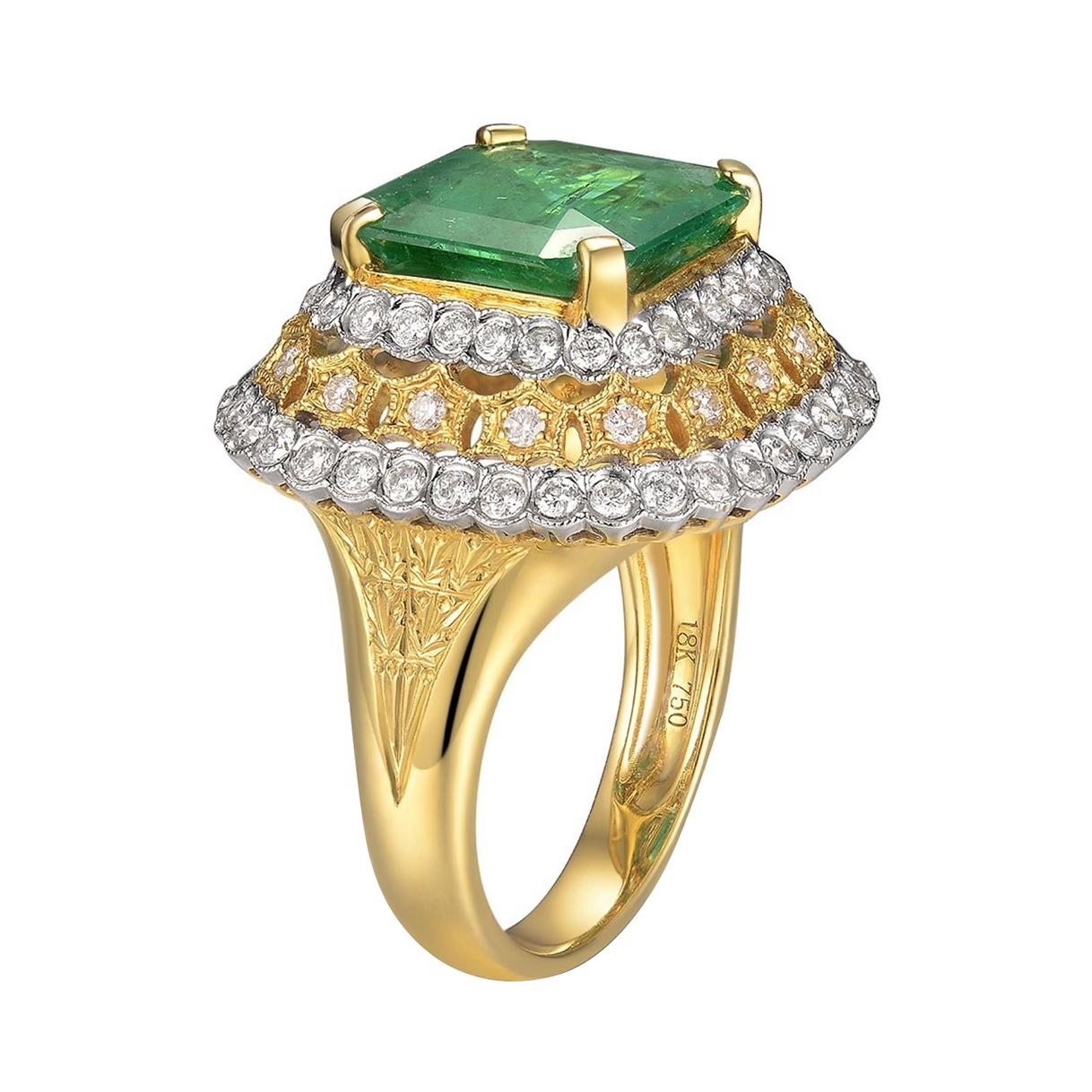 Emerald Diamond Ring 18K Yellow Gold For Sale