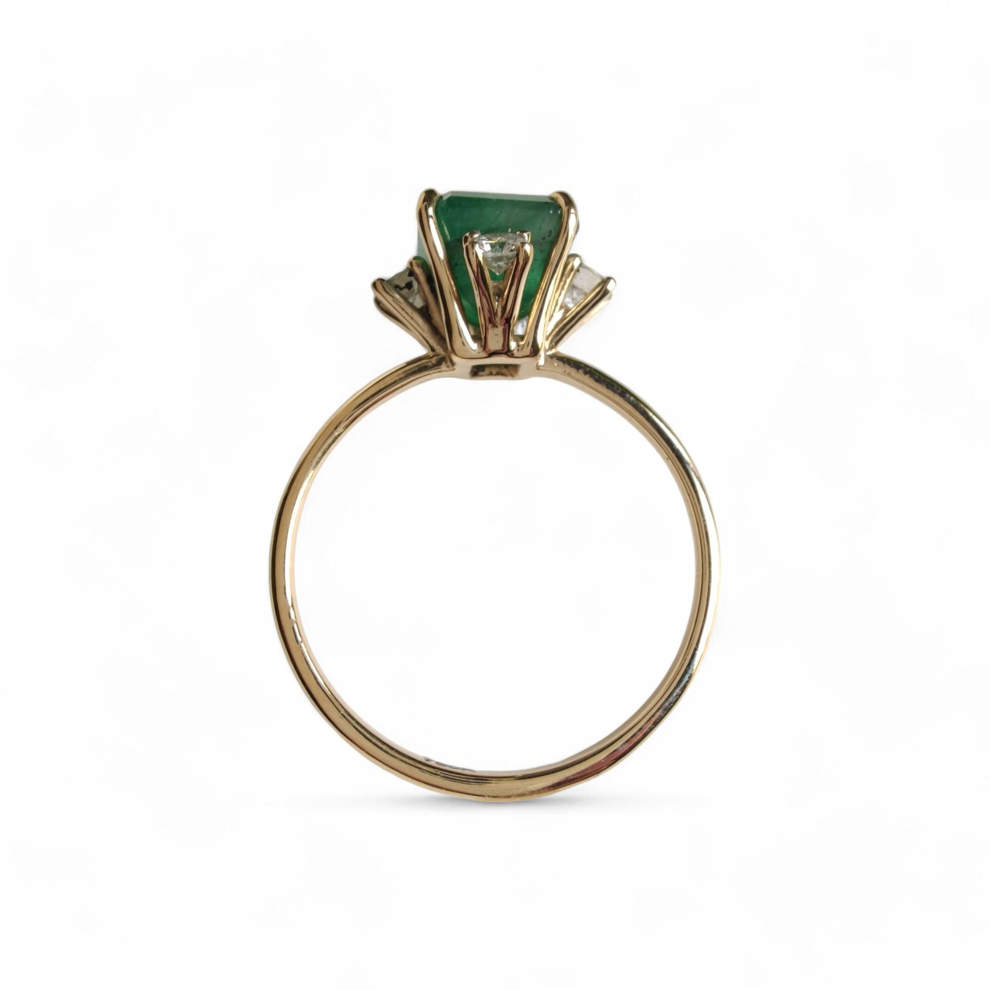 Anillo Diamante Esmeralda Oro Amarillo 18K Joyas Mujer Diseño Inspirado en la Naturaleza Regalo Corte esmeralda en venta
