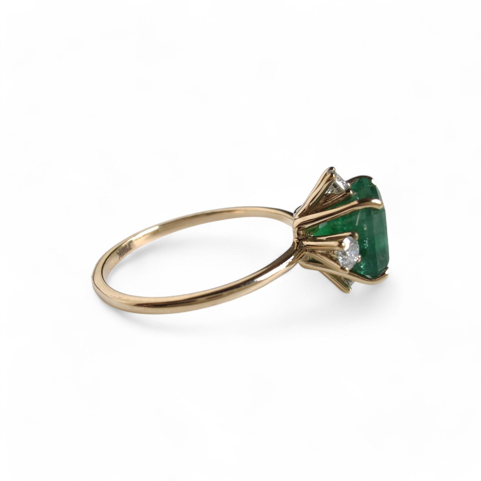 Anillo Diamante Esmeralda Oro Amarillo 18K Joyas Mujer Diseño Inspirado en la Naturaleza Regalo en Nuevo estado para la venta en Sant Josep de sa Talaia, IB