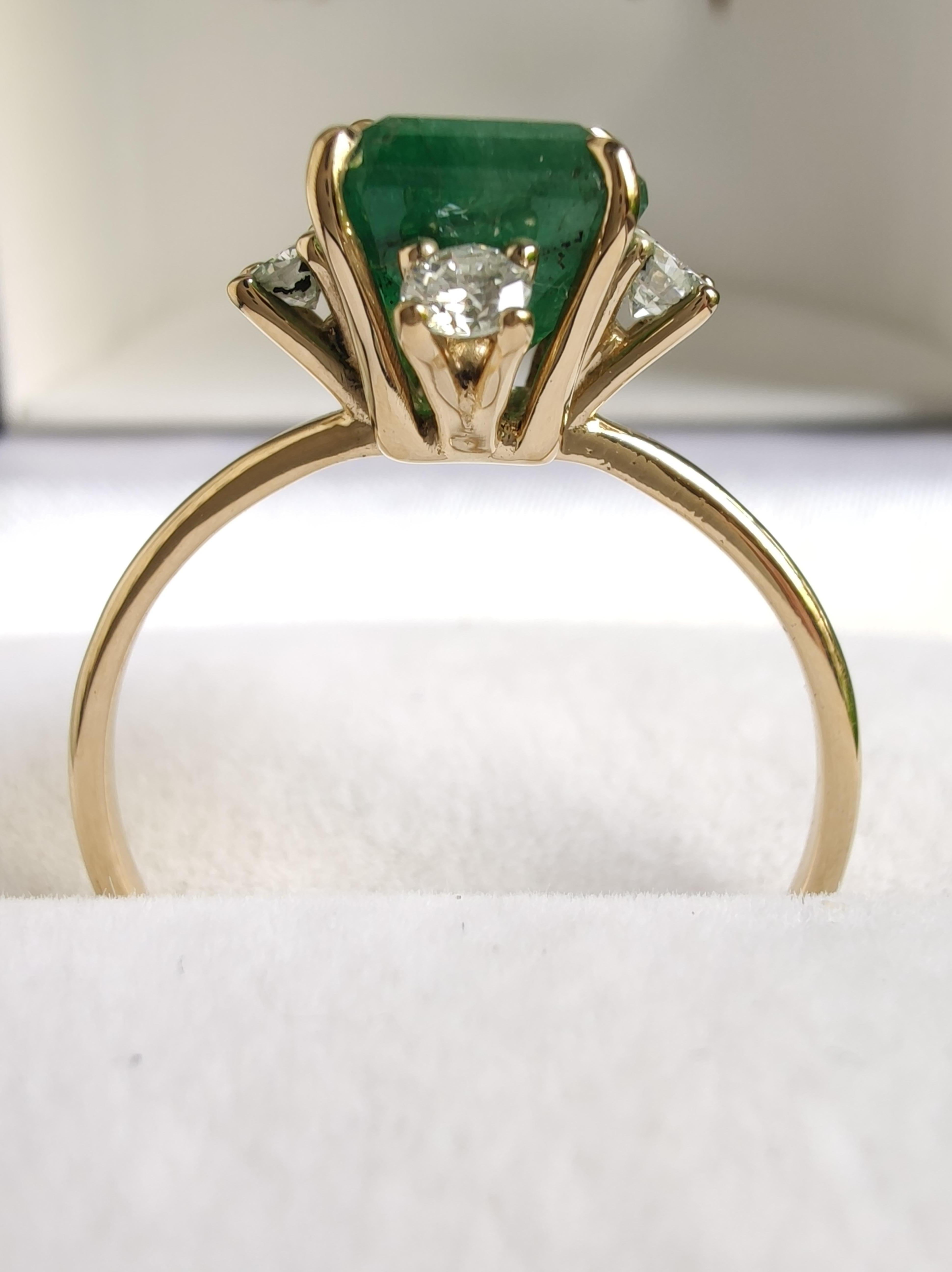 Anillo Diamante Esmeralda Oro Amarillo 18K Joyas Mujer Diseño Inspirado en la Naturaleza Regalo en venta 2