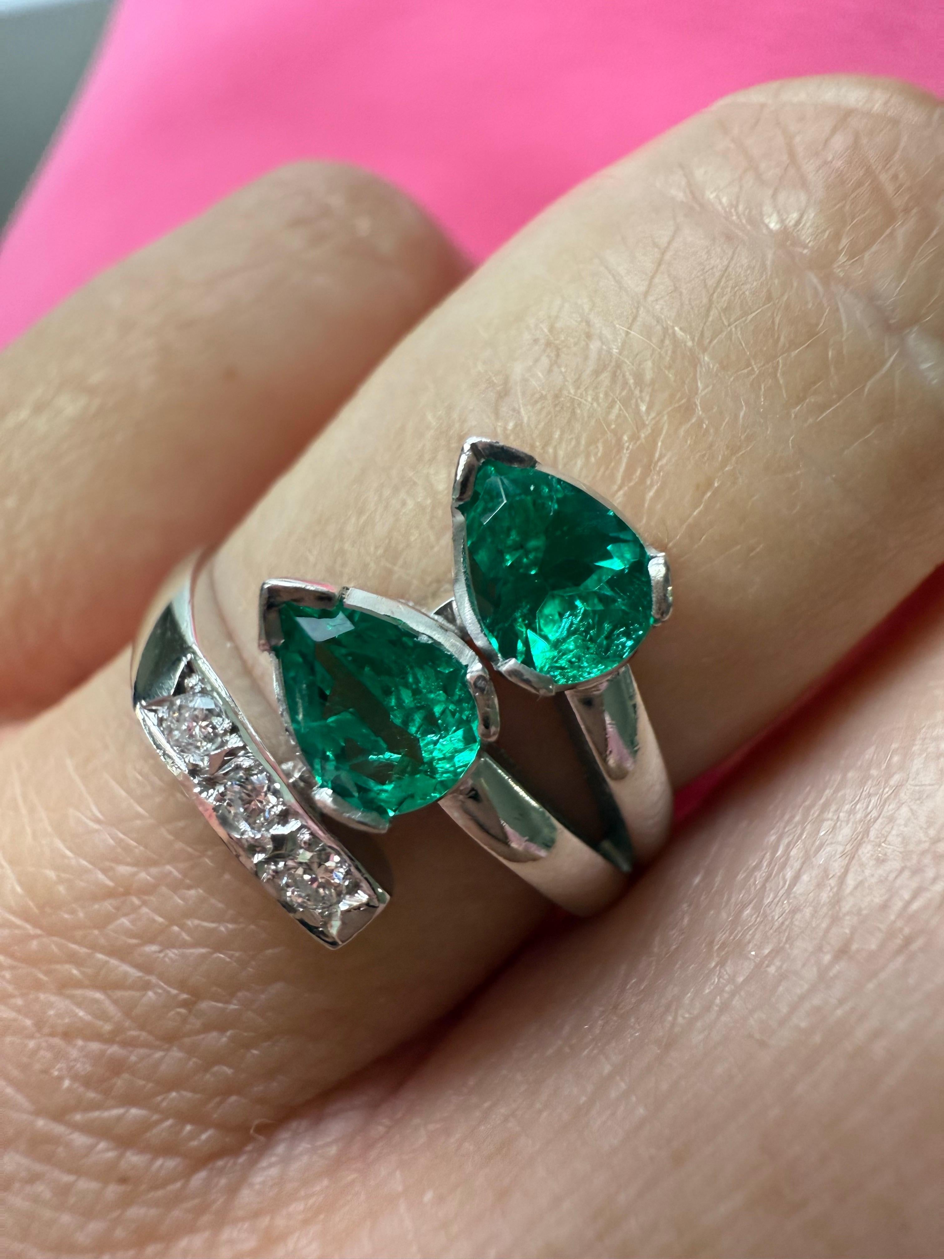 Smaragd Diamantring 18KT Gold Cocktail Diamantring für Damen oder Herren im Angebot