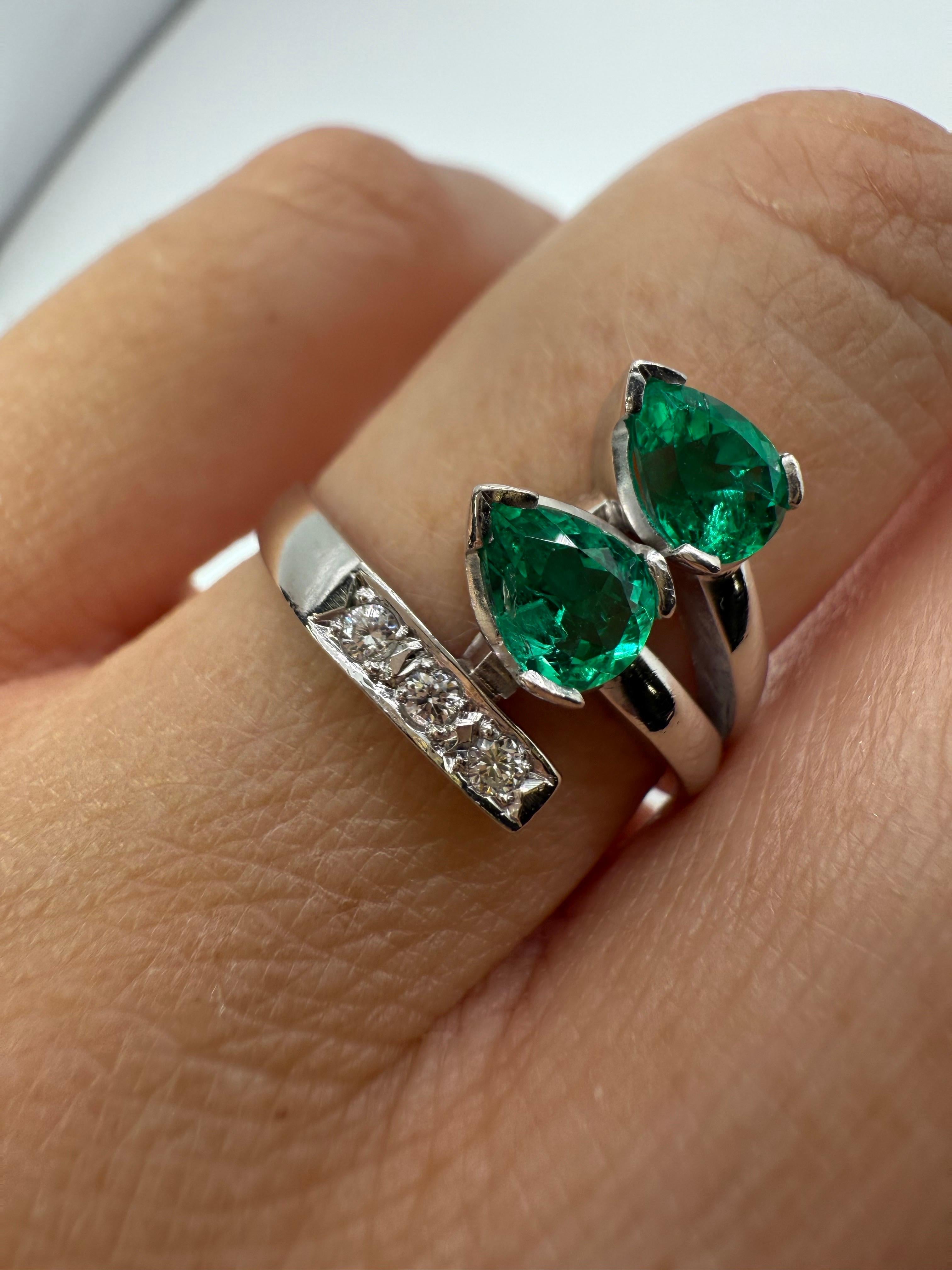 Smaragd Diamantring 18KT Gold Cocktail Diamantring im Angebot 1