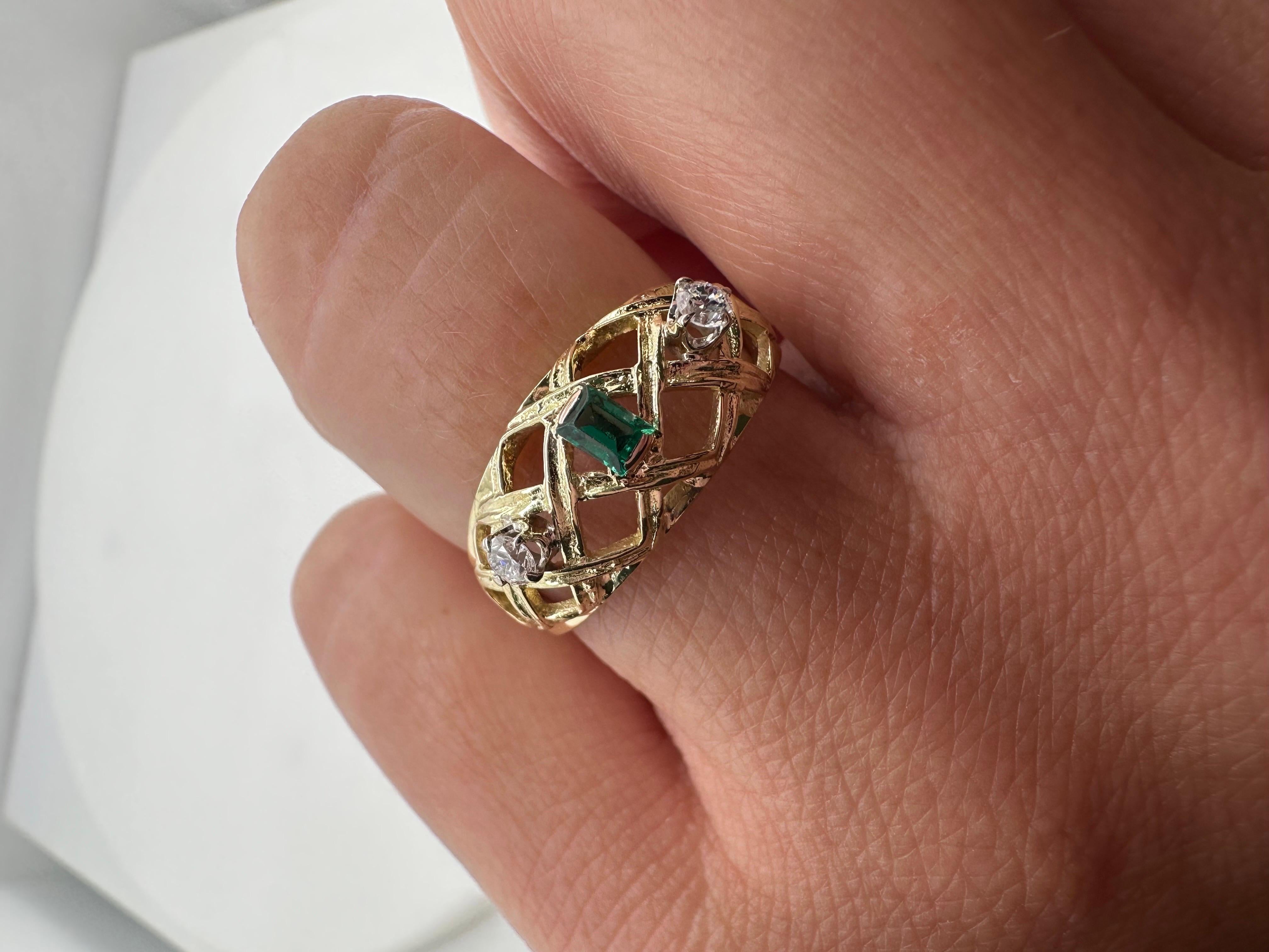 Emerald & Diamond ring 18KT gold cocktail ring For Sale 1