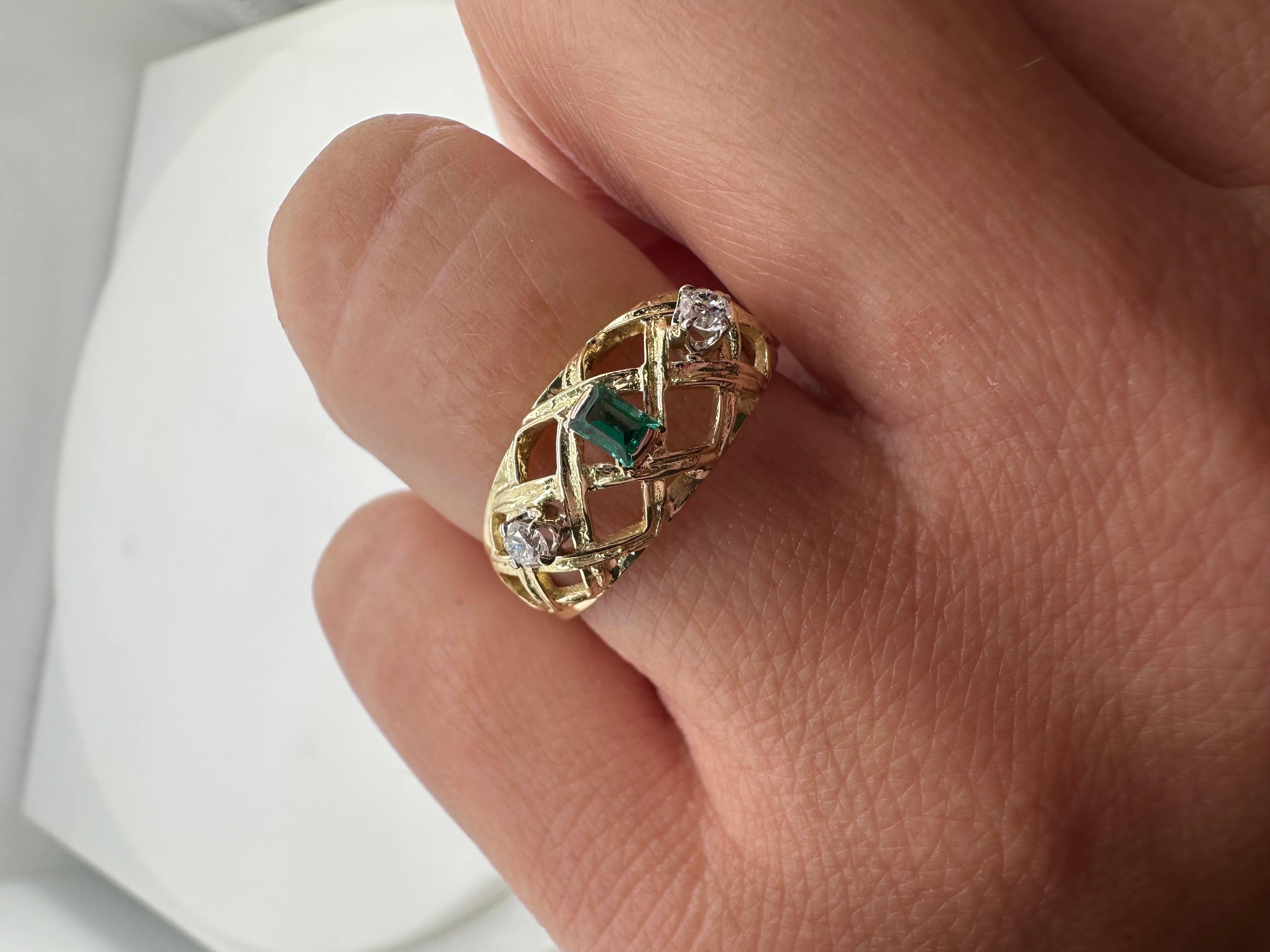 Emerald & Diamond ring 18KT gold cocktail ring For Sale 2