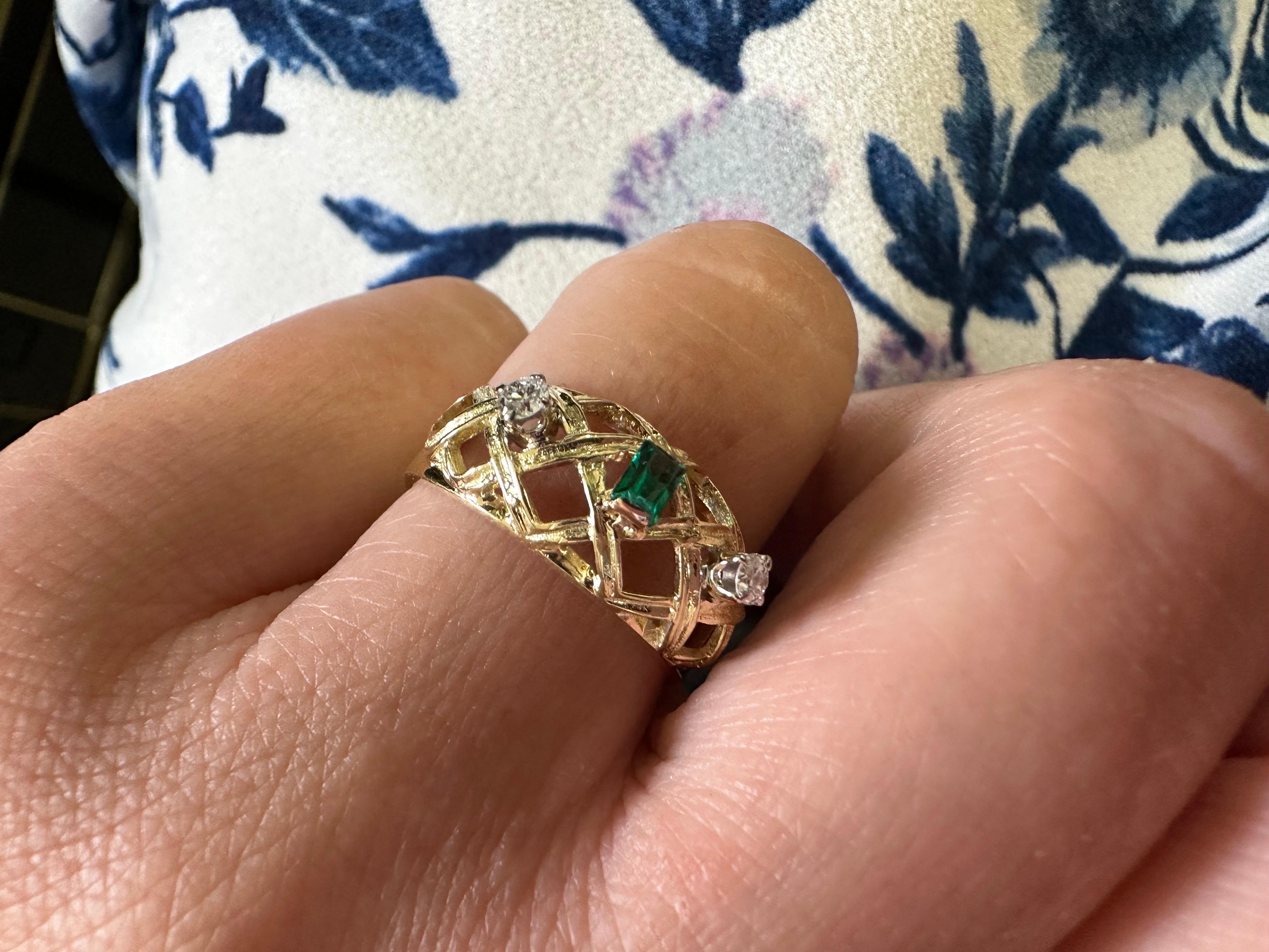 Emerald & Diamond ring 18KT gold cocktail ring For Sale 3