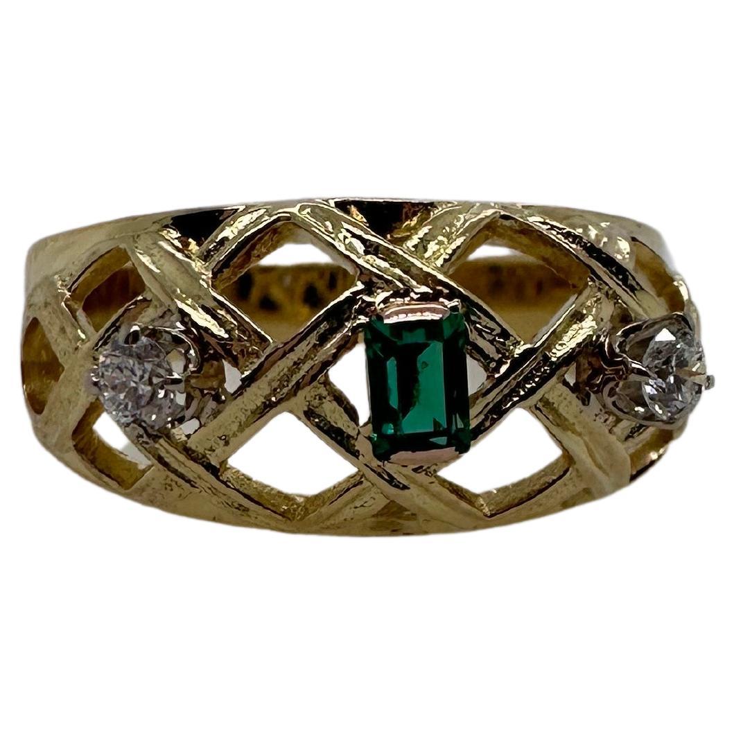 Emerald & Diamond ring 18KT gold cocktail ring For Sale