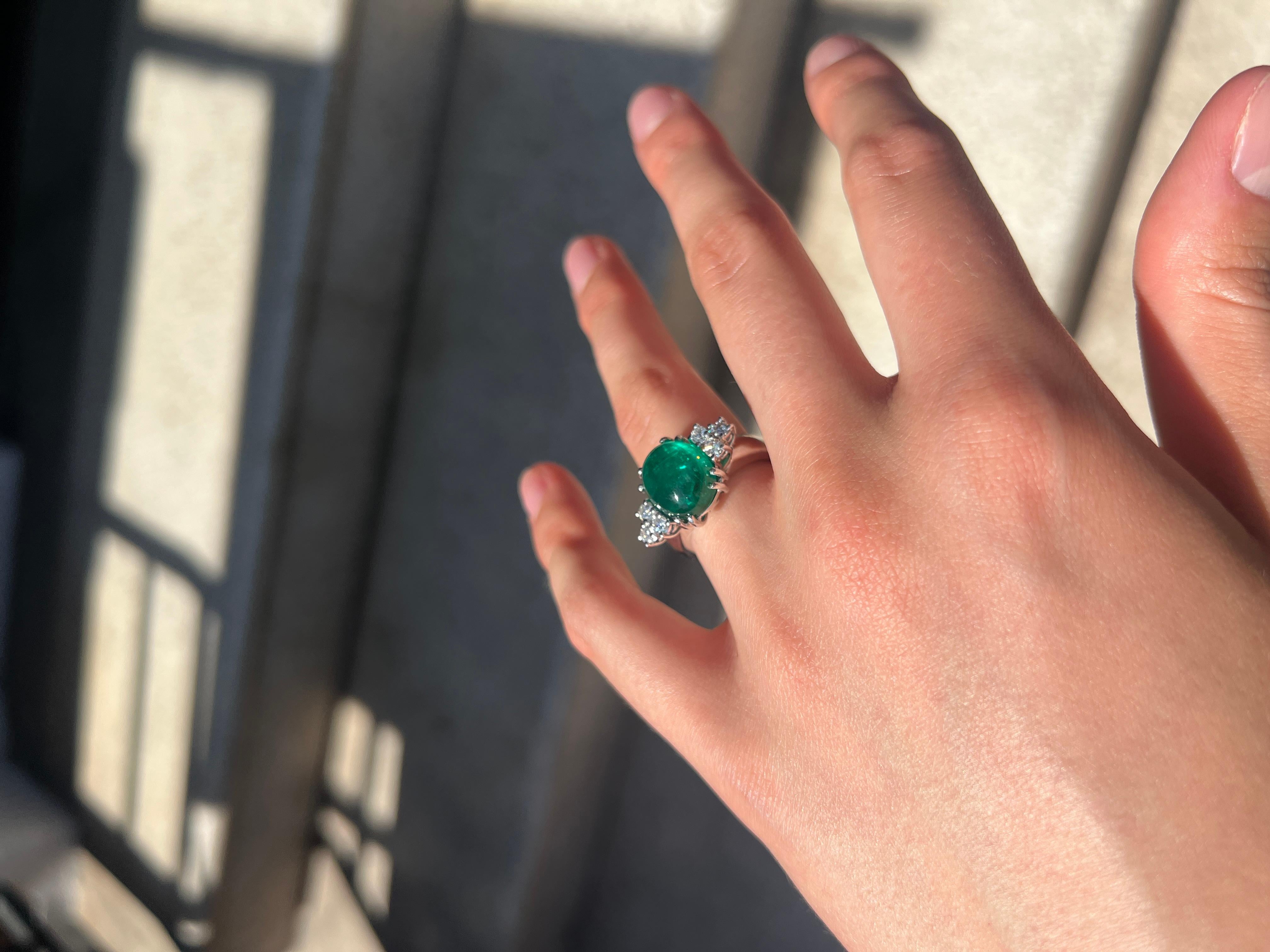 Colombian Emerald Diamond Ring, 1970s In Fair Condition For Sale In London, GB