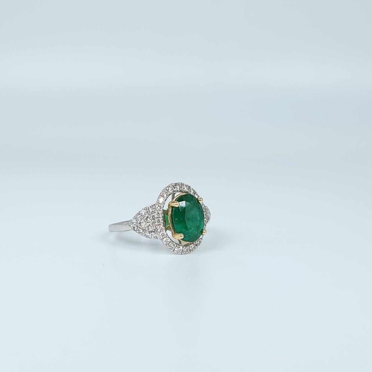 Emerald Diamond Ring Cocktail Diamond Ring with Large Brazilian Emerald For Sale 5