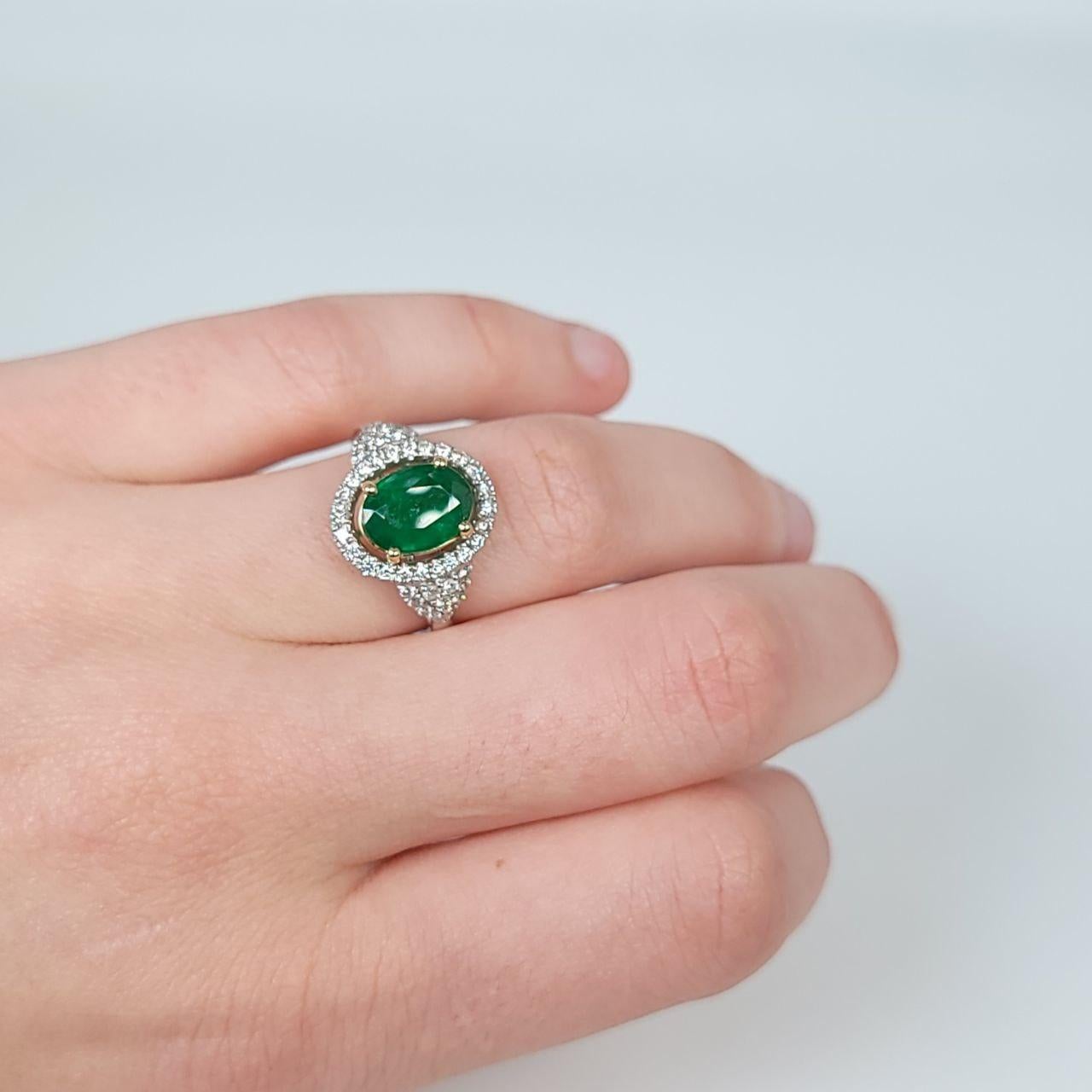 Emerald Diamond Ring Cocktail Diamond Ring with Large Brazilian Emerald In New Condition For Sale In Jupiter, FL