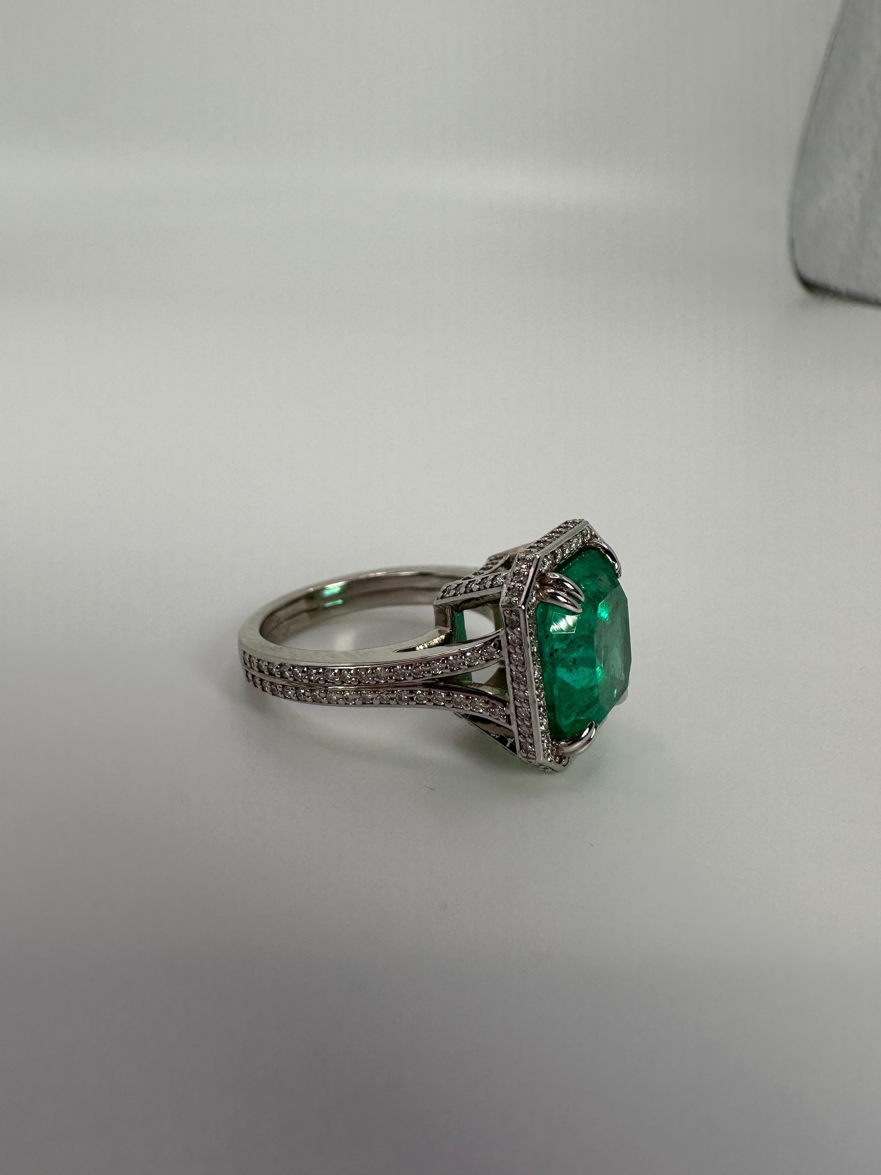Stunning Colombian Emerald ring, certified by GIA a rare find! Luxurious cocktail ring for all occasions, custom made with modern classical design.

GRAM WEIGHT: 9gr
GOLD: 14KT white gold

NATURAL DIAMOND(S)
Cut: Round Brilliant
Color: G-H 
Clarity: