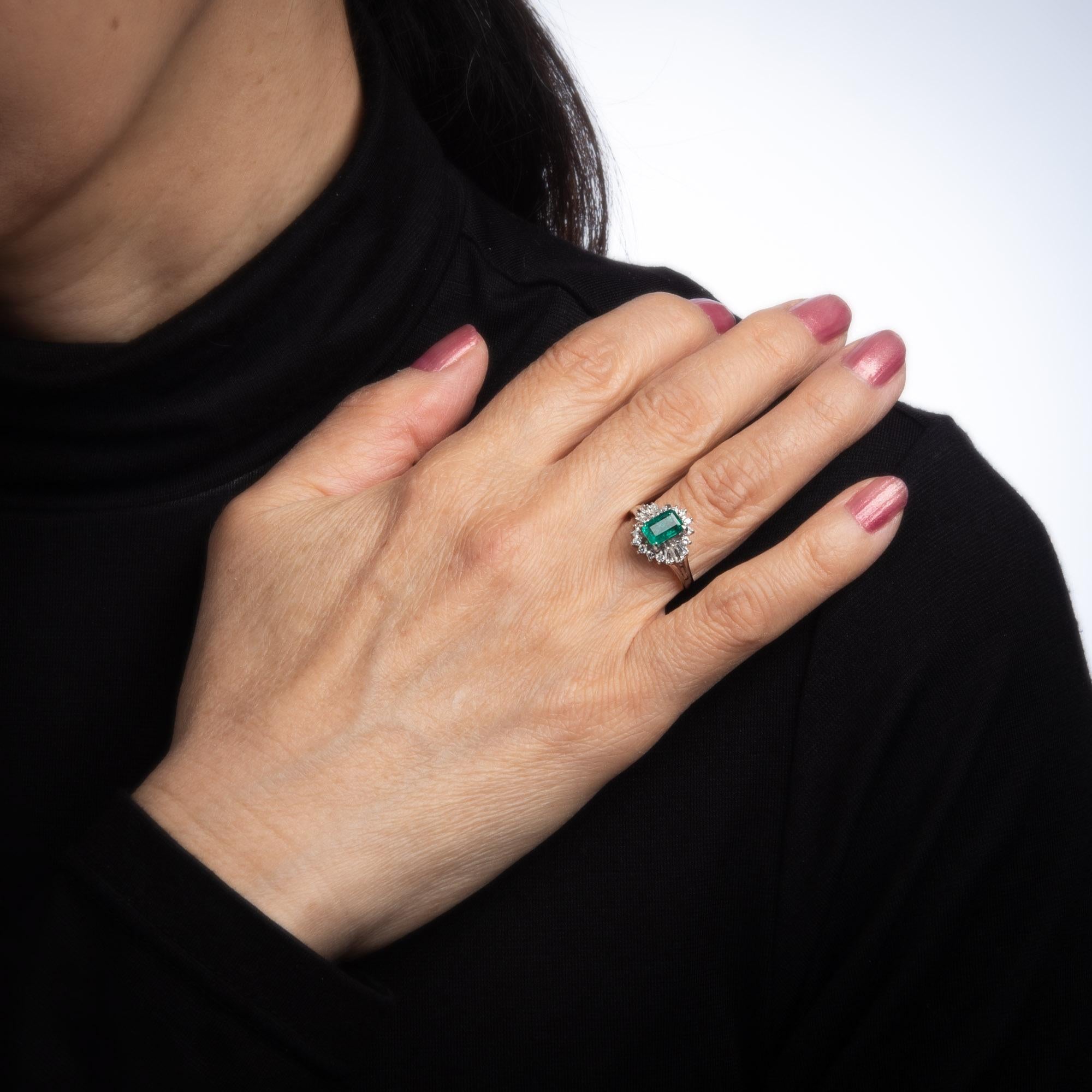 Women's Emerald Diamond Ring Estate Platinum Gemstone Engagement Jewelry Mixed Cuts 6.25