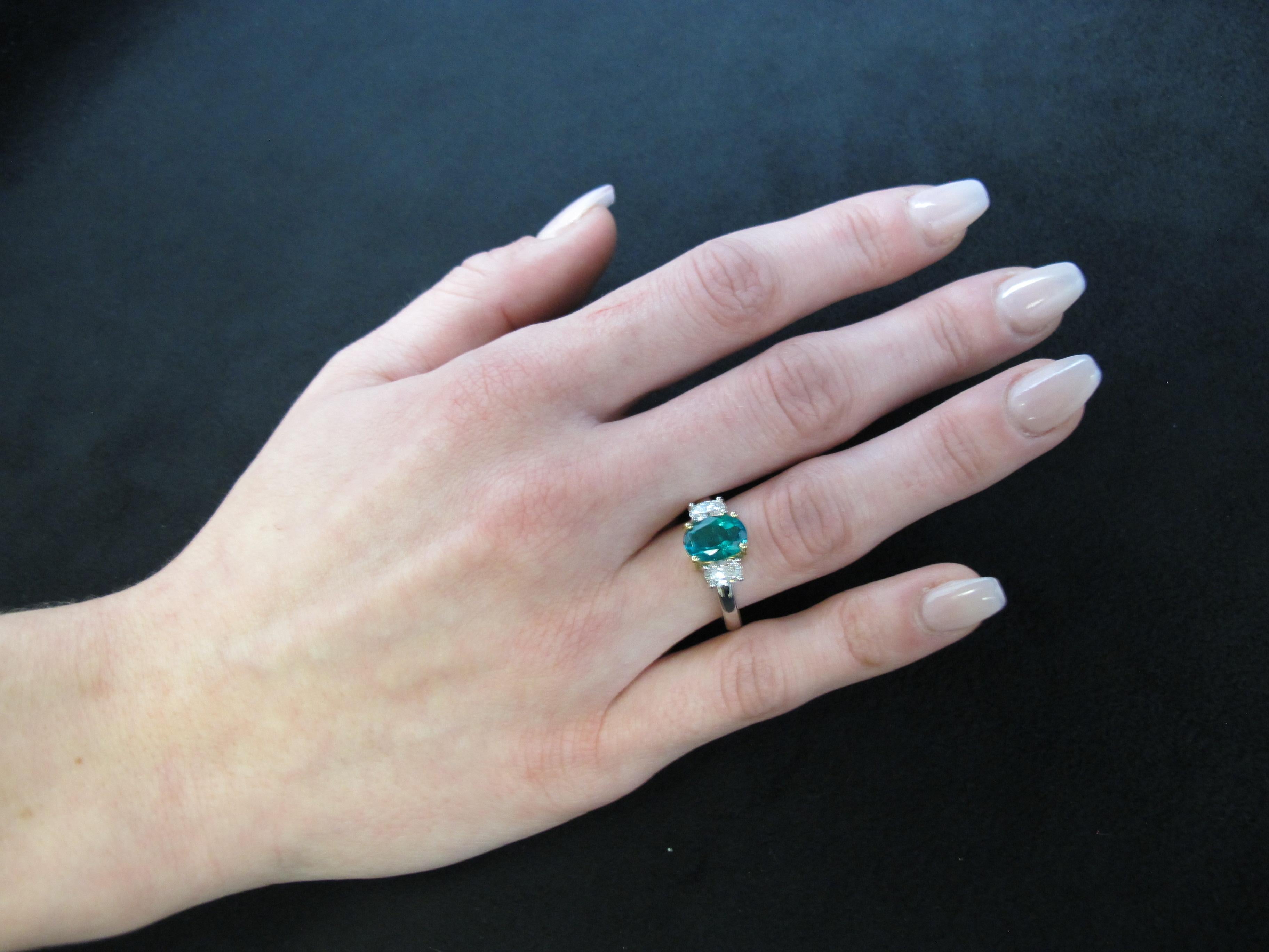 Oval Cut GIA Certified 1.75 Carat Columbian Emerald and Diamond 3-Stone Ring 18k Gold