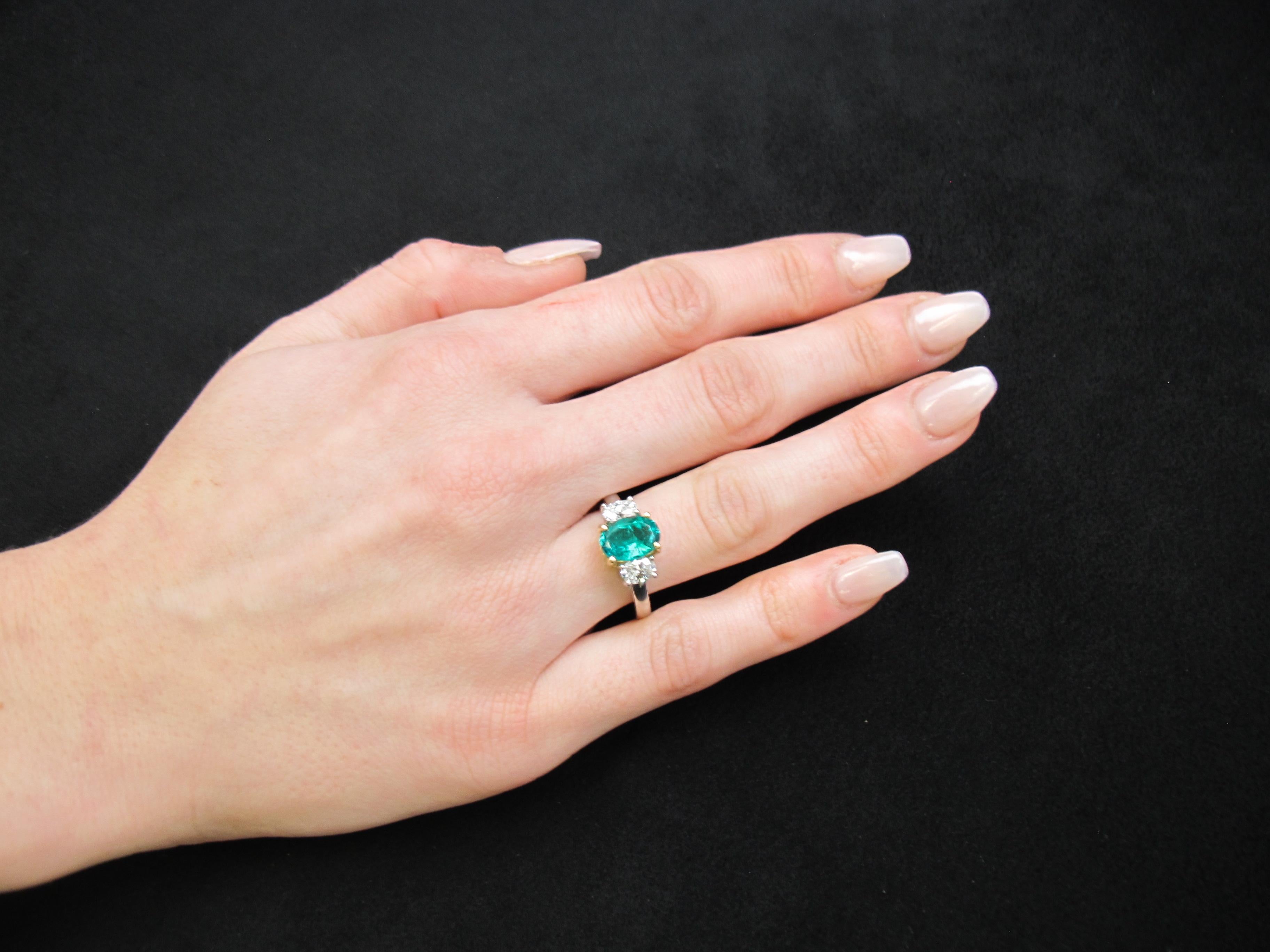 GIA Certified 1.75 Carat Columbian Emerald and Diamond 3-Stone Ring 18k Gold In New Condition In Los Angeles, CA