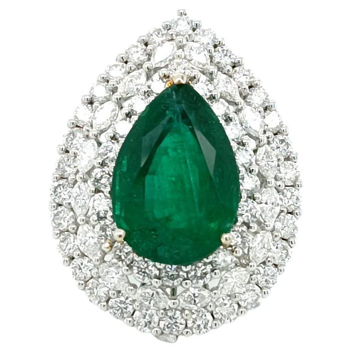 Emerald & Diamond Ring  For Sale