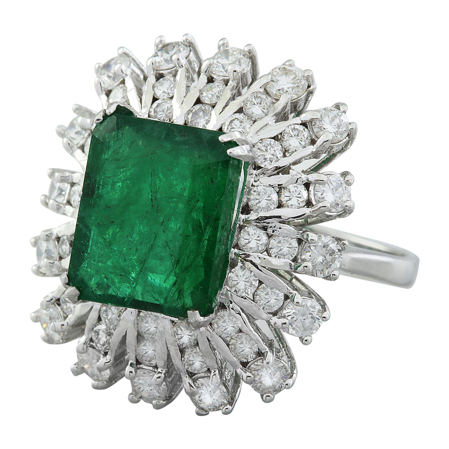 Emerald Diamond Ring In 14 Karat White Gold In New Condition For Sale In Los Angeles, CA