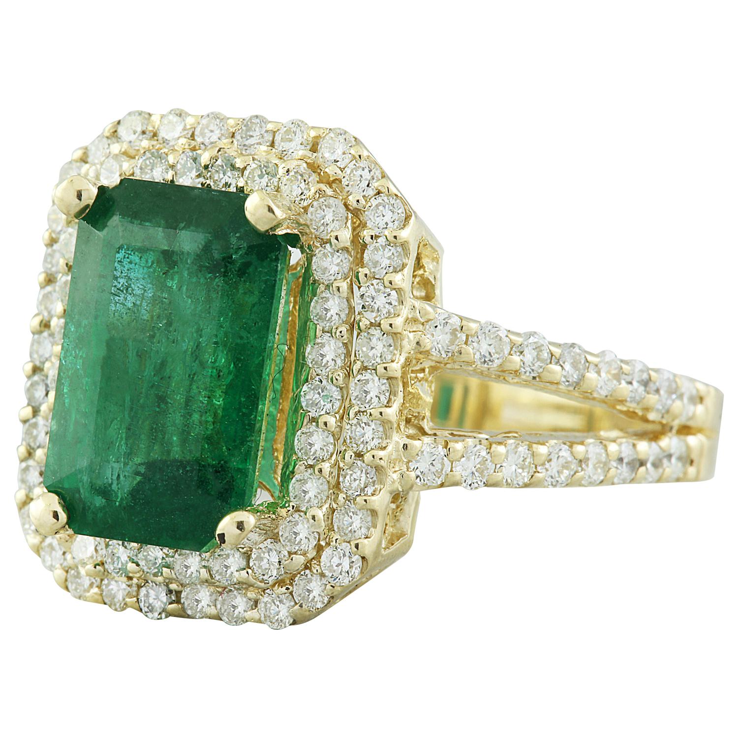 Women's Emerald Diamond Ring In 14 Karat Yellow Gold For Sale