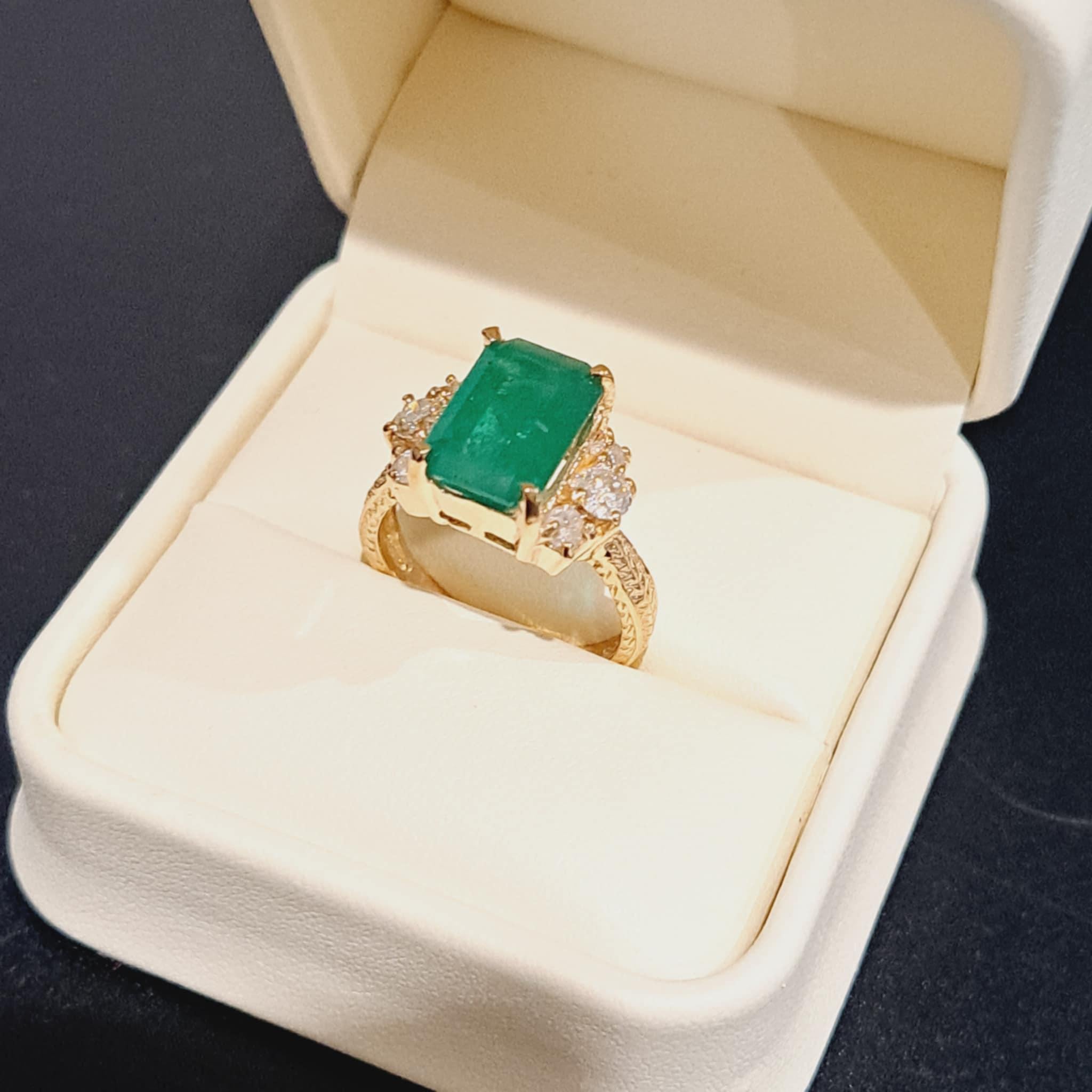 Women's Emerald Diamond Ring In 14 Karat Yellow Gold For Sale