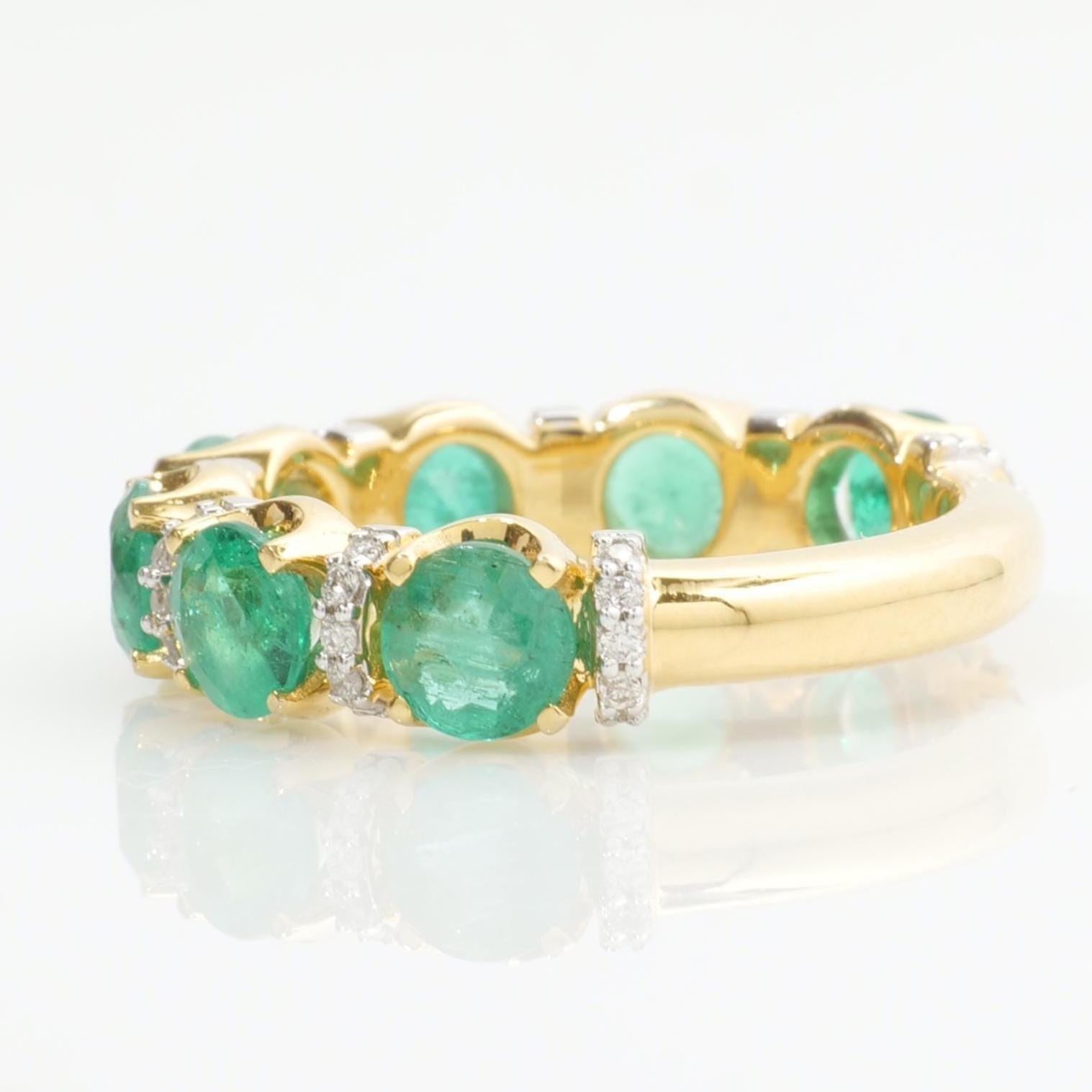 Women's Emerald Diamond Ring in 14k Solid Gold (Certified) For Sale