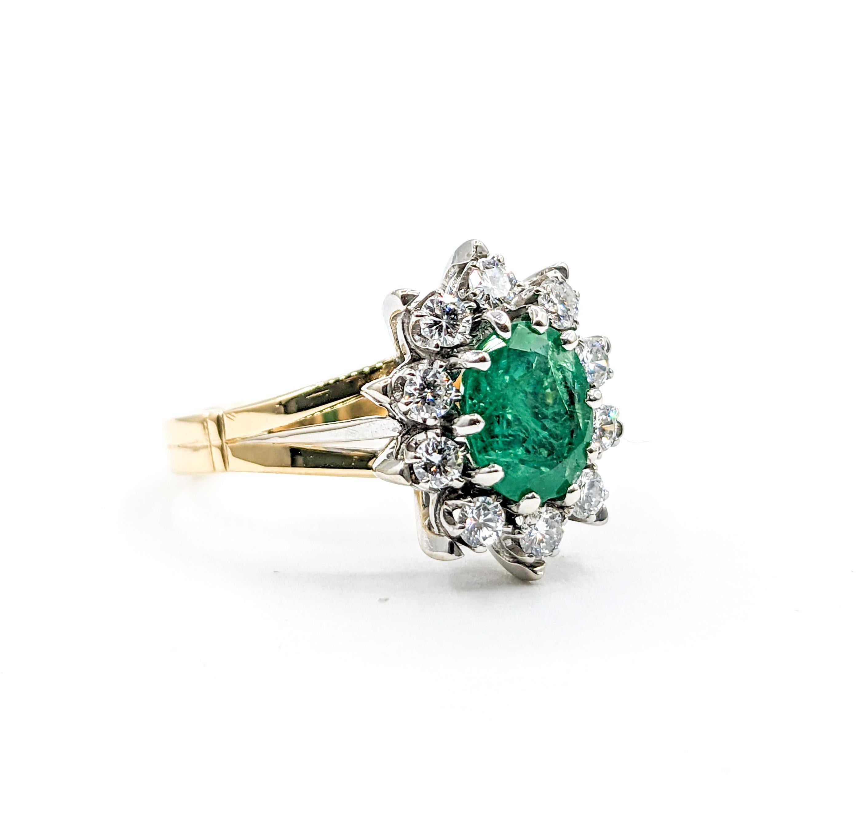 Women's Emerald & Diamond Ring in 18K Gold For Sale