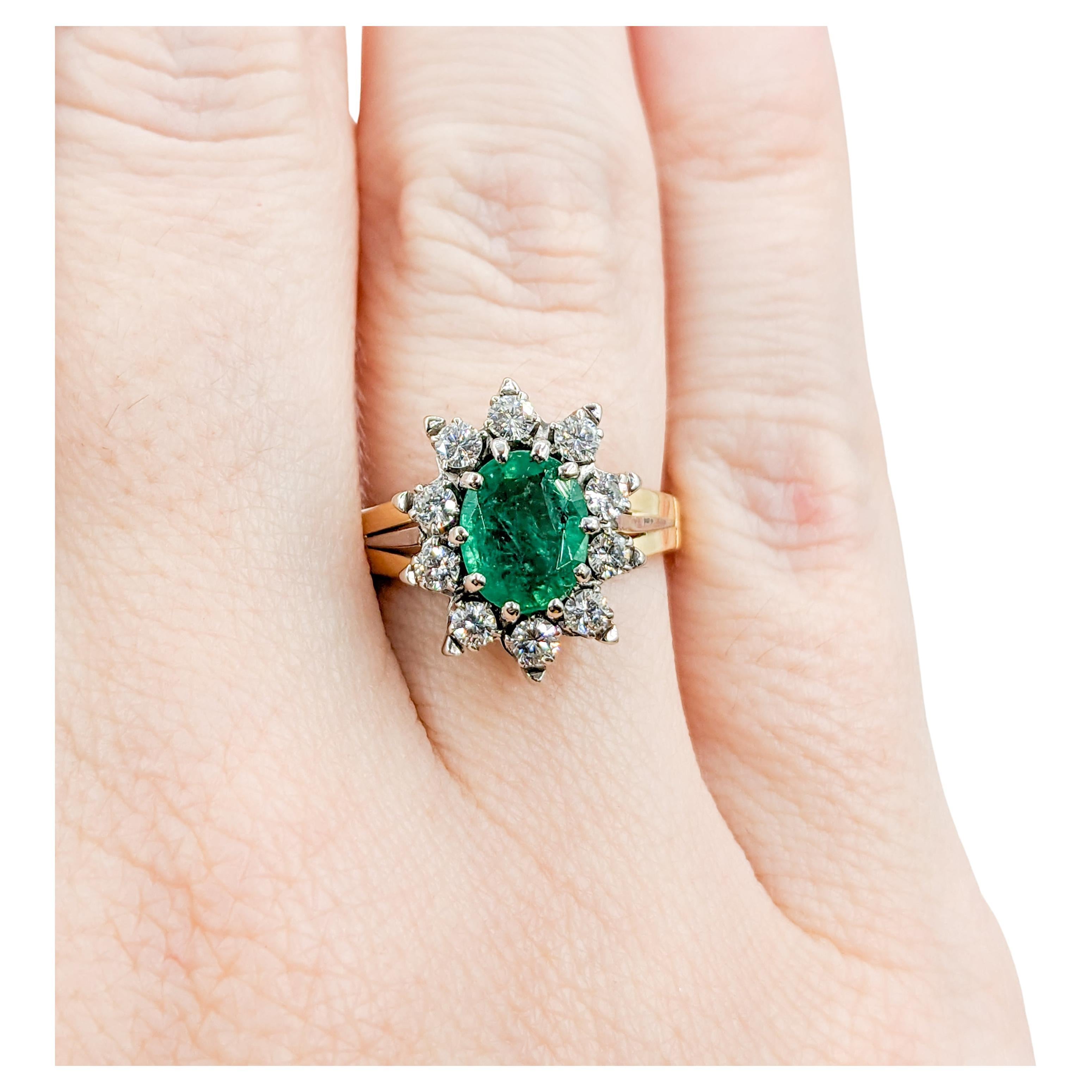 Emerald & Diamond Ring in 18K Gold For Sale