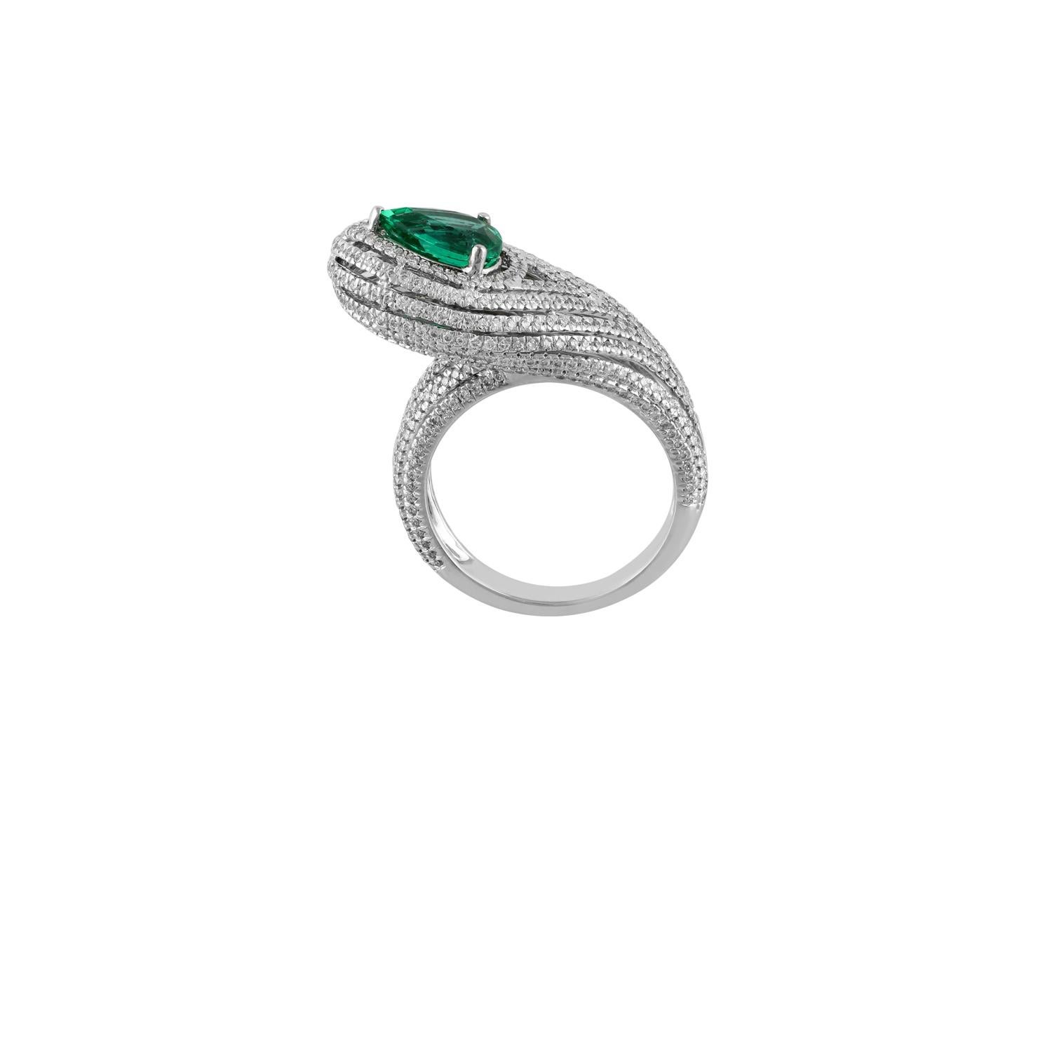 Emerald 1.31 carats
Diamond 1.19 carats