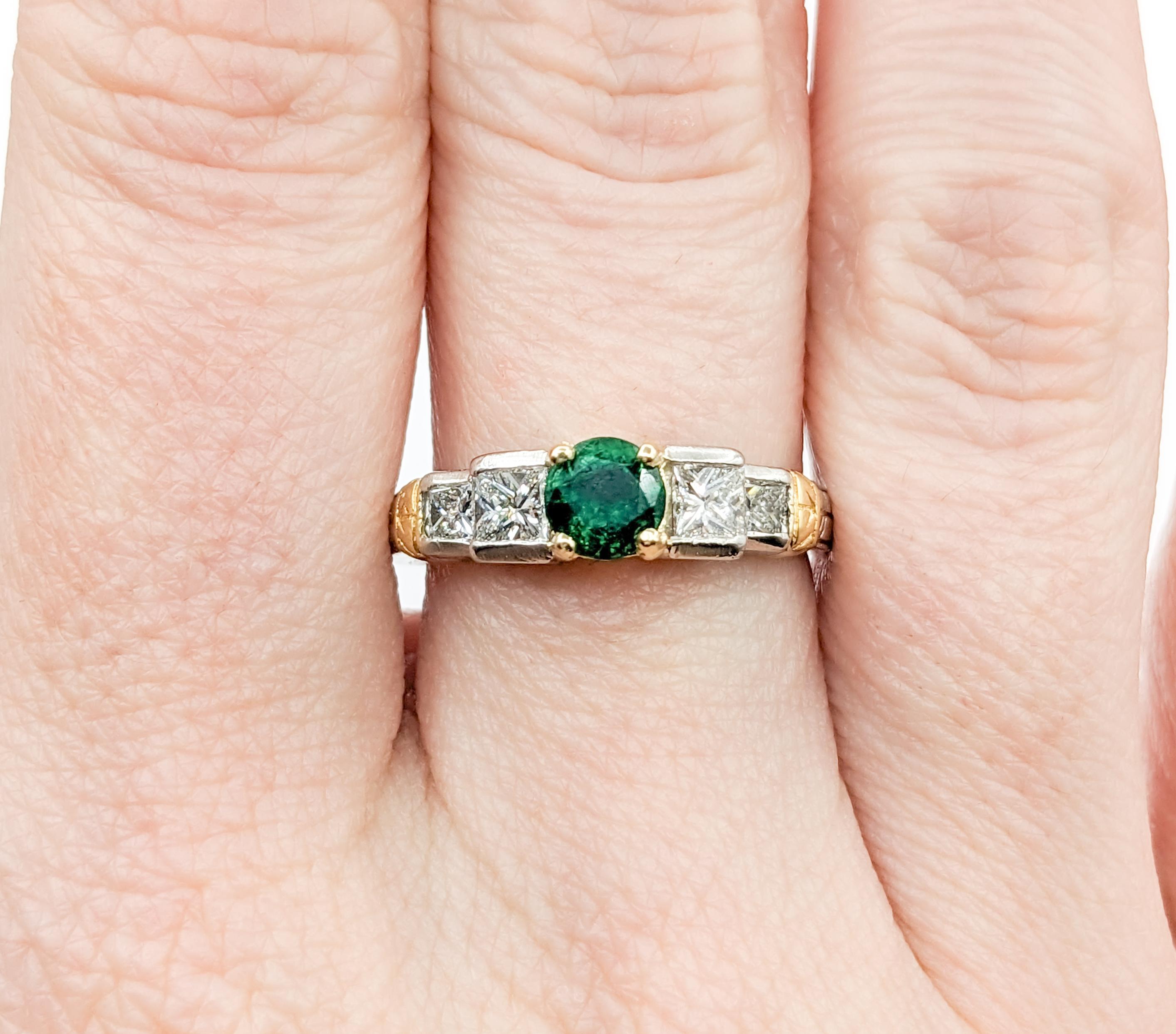 Emerald & Diamond Ring in 18kt Yellow Gold & Platinum In Excellent Condition For Sale In Bloomington, MN