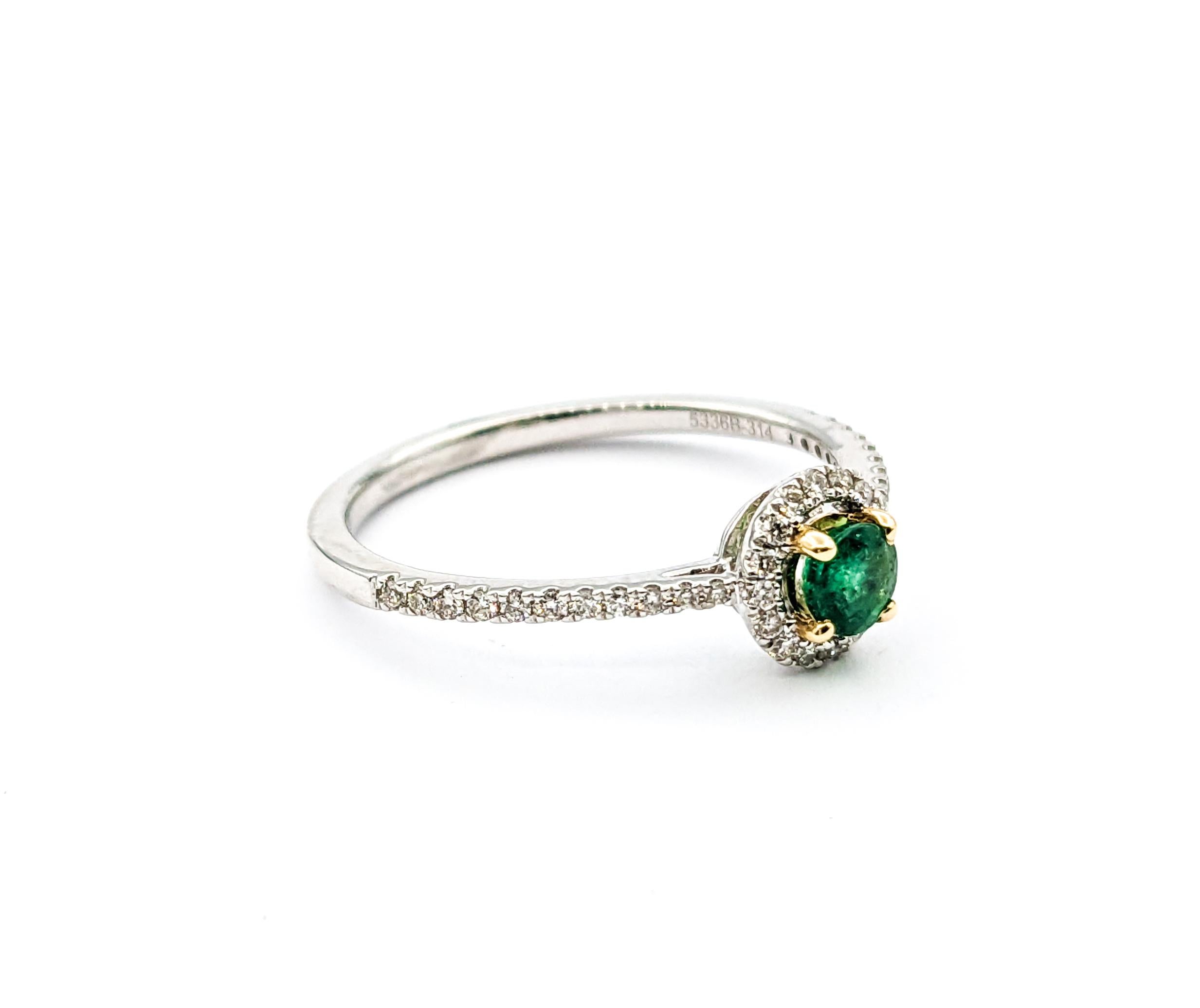 Emerald & Diamond Ring In Platinum In Excellent Condition For Sale In Bloomington, MN