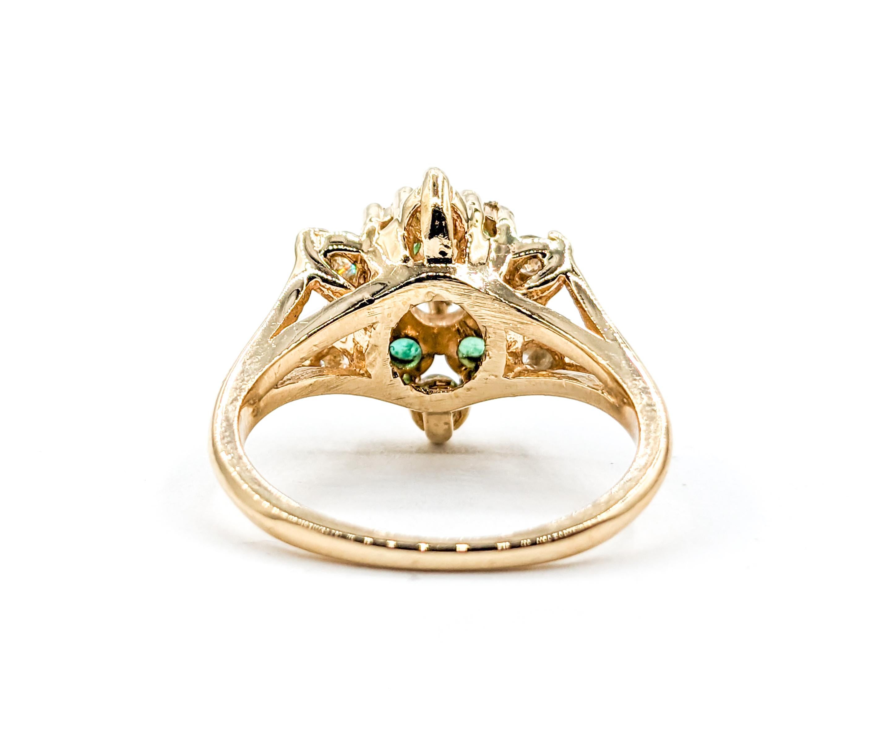 Vintage Emerald & Diamond Star Cluster Ring In Yellow Gold For Sale 4