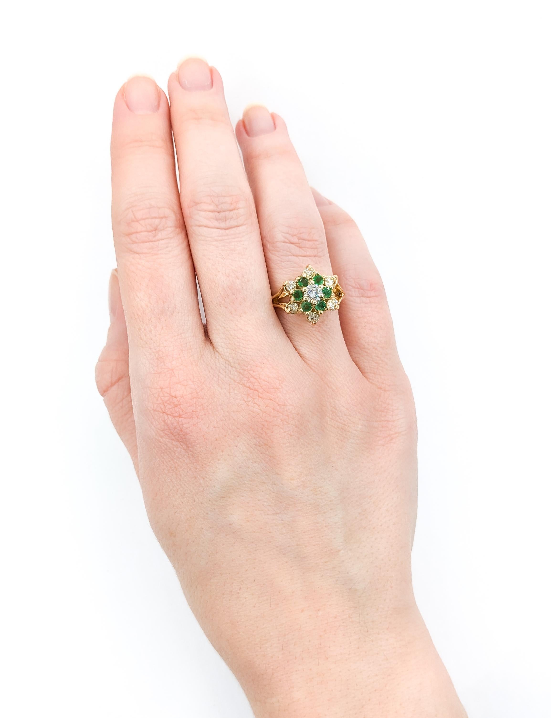 Women's Vintage Emerald & Diamond Star Cluster Ring In Yellow Gold For Sale