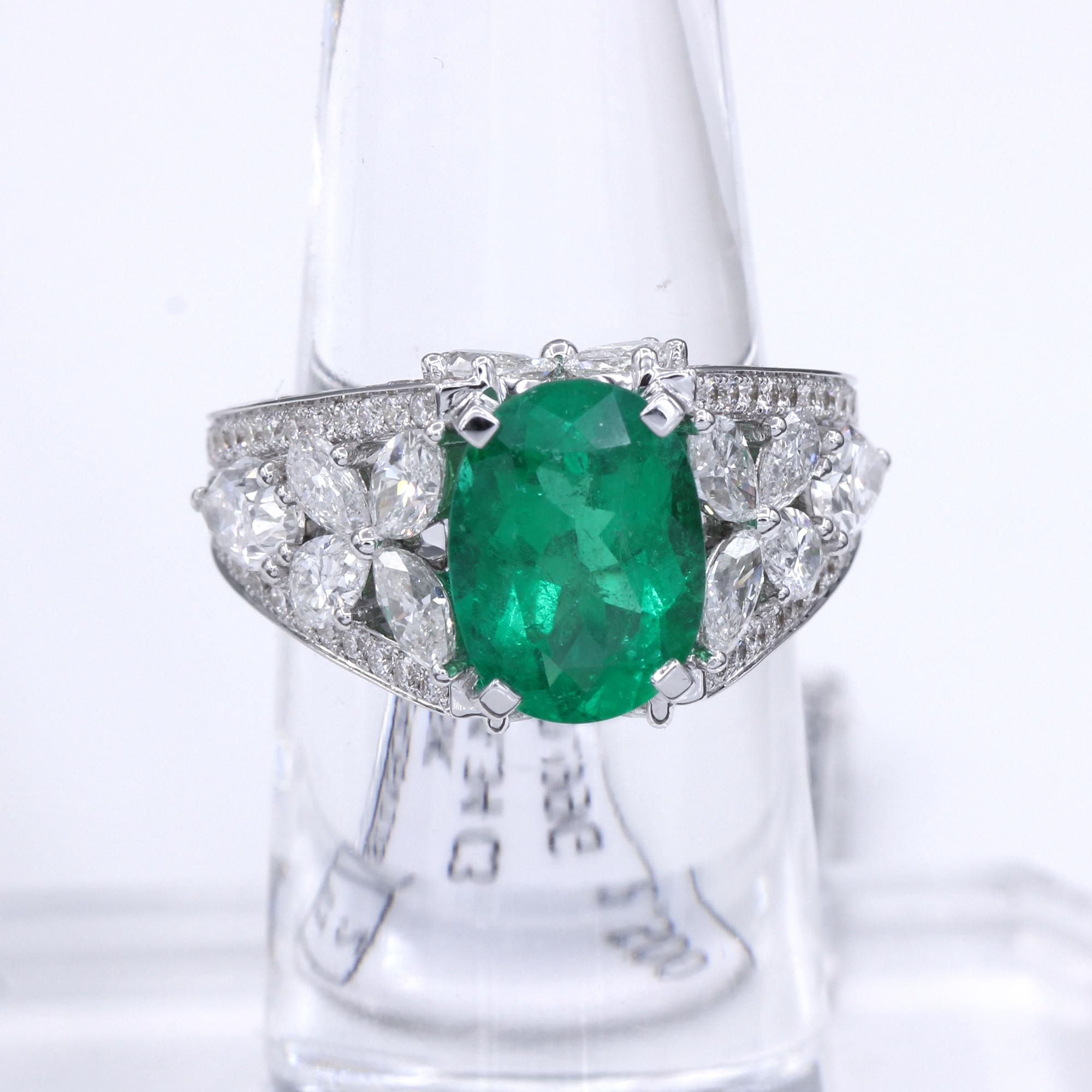 Emerald and Diamond Ring Oval Shape Emerald 3.44 Carat and Mix Shapes Diamonds For Sale 1