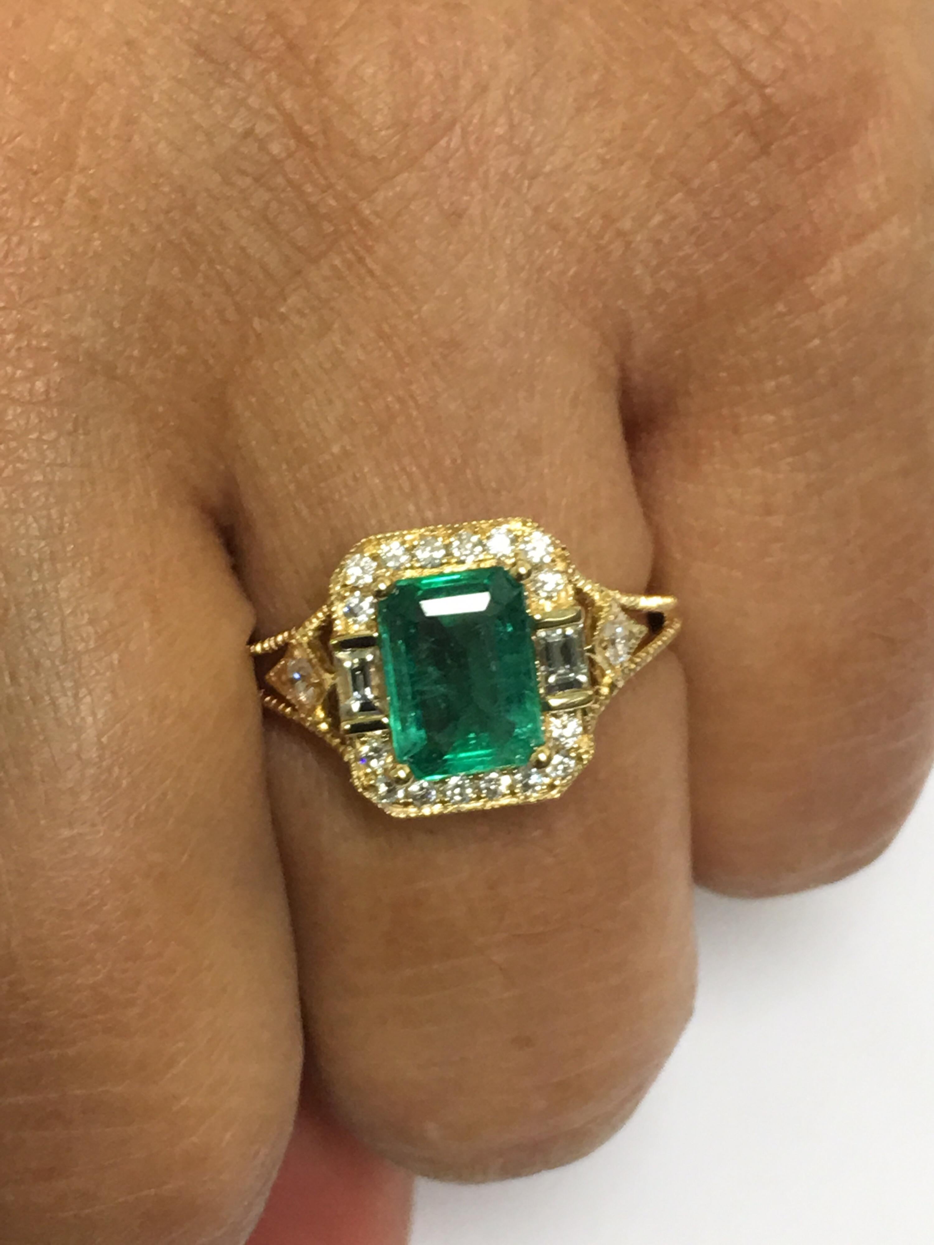 Emerald Diamond Ring Set in 18 Karat Yellow Gold 6