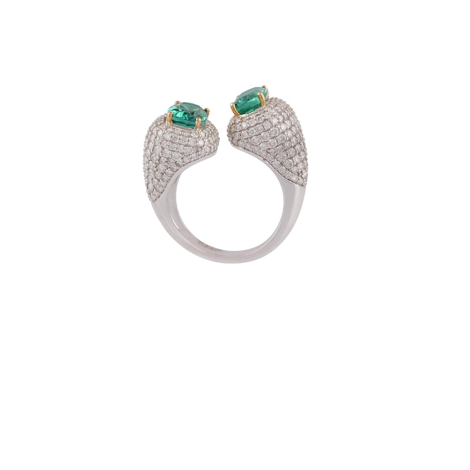 Contemporary Emerald & Diamond Ring Studded in 18K Gold For Sale