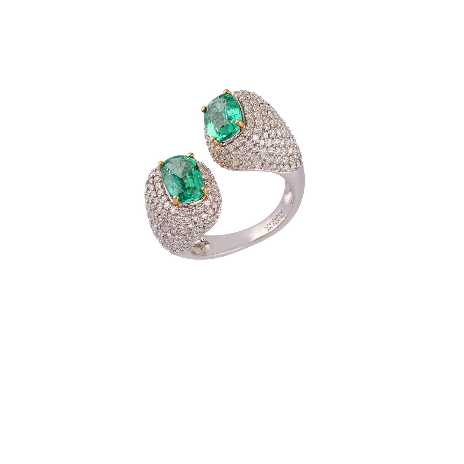 Cushion Cut Emerald & Diamond Ring Studded in 18K Gold For Sale