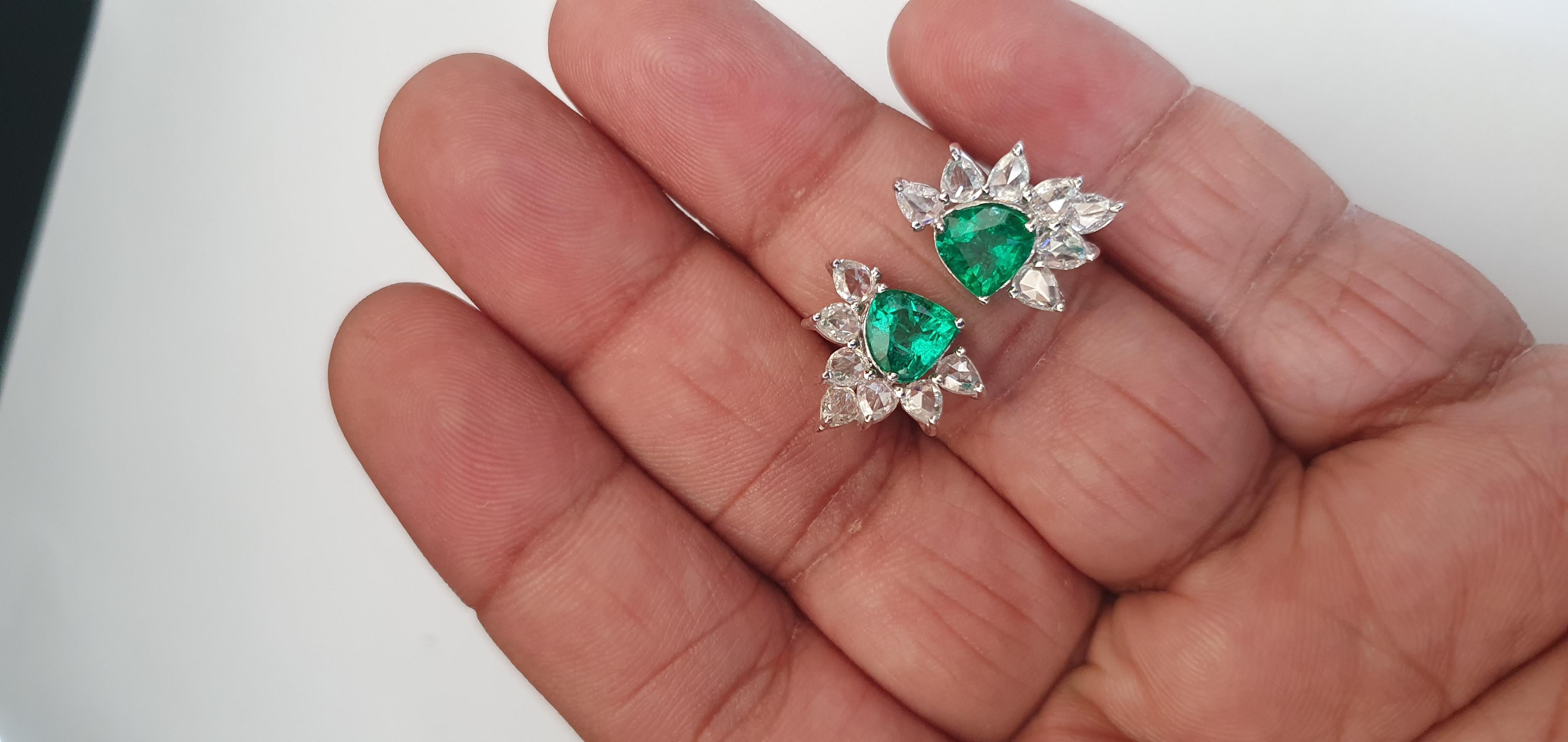 Emerald & Diamond Ring Studded in 18k White Gold For Sale 2