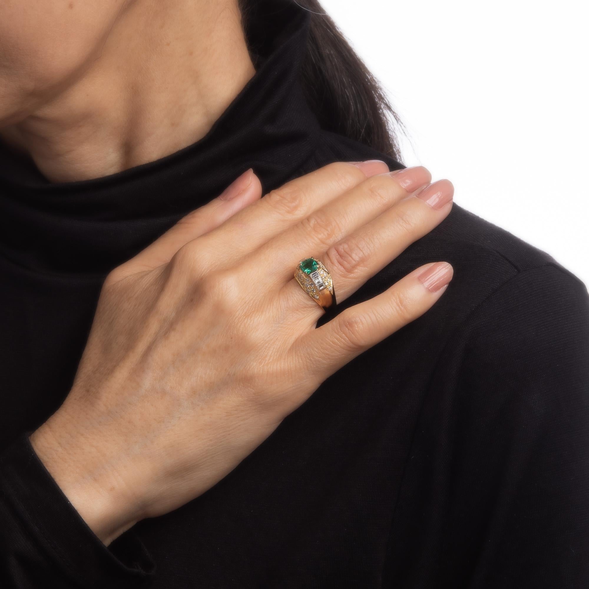 Smaragd-Diamant-Verlobungsring aus 18 Karat Gelbgold mit Kuppel und Edelstein Damen im Angebot