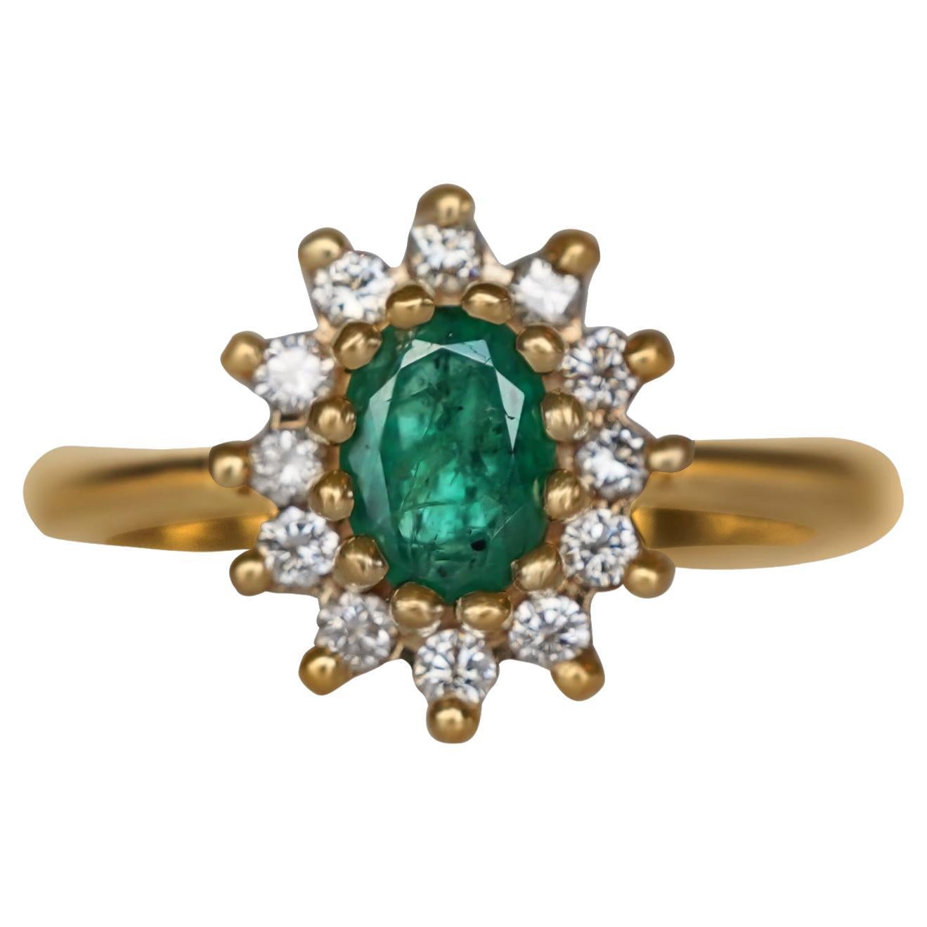 Emerald 0.40 Carat Diamond Ring with 14kt Yellow Gold For Sale