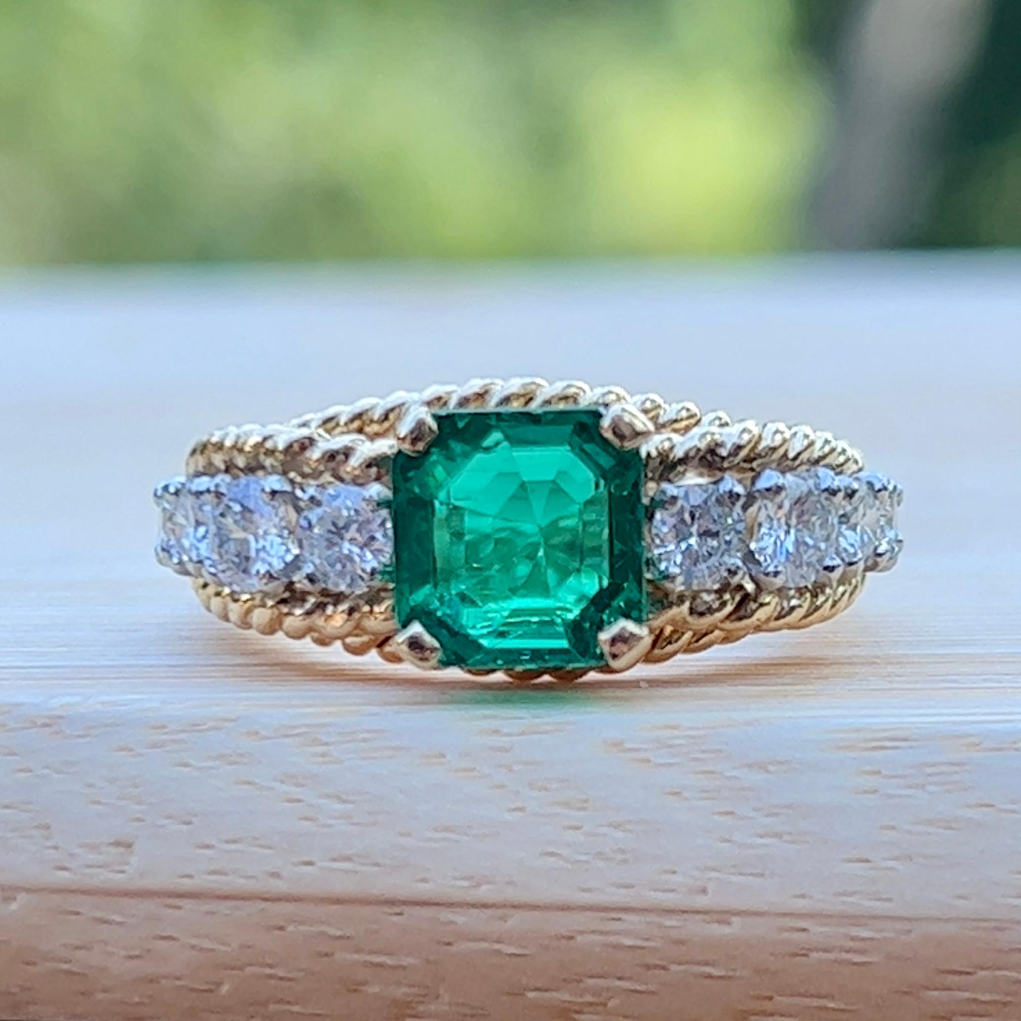 Emerald & Diamond Rope Design Ring in 14K Yellow Gold  In Good Condition For Sale In Towson, MD