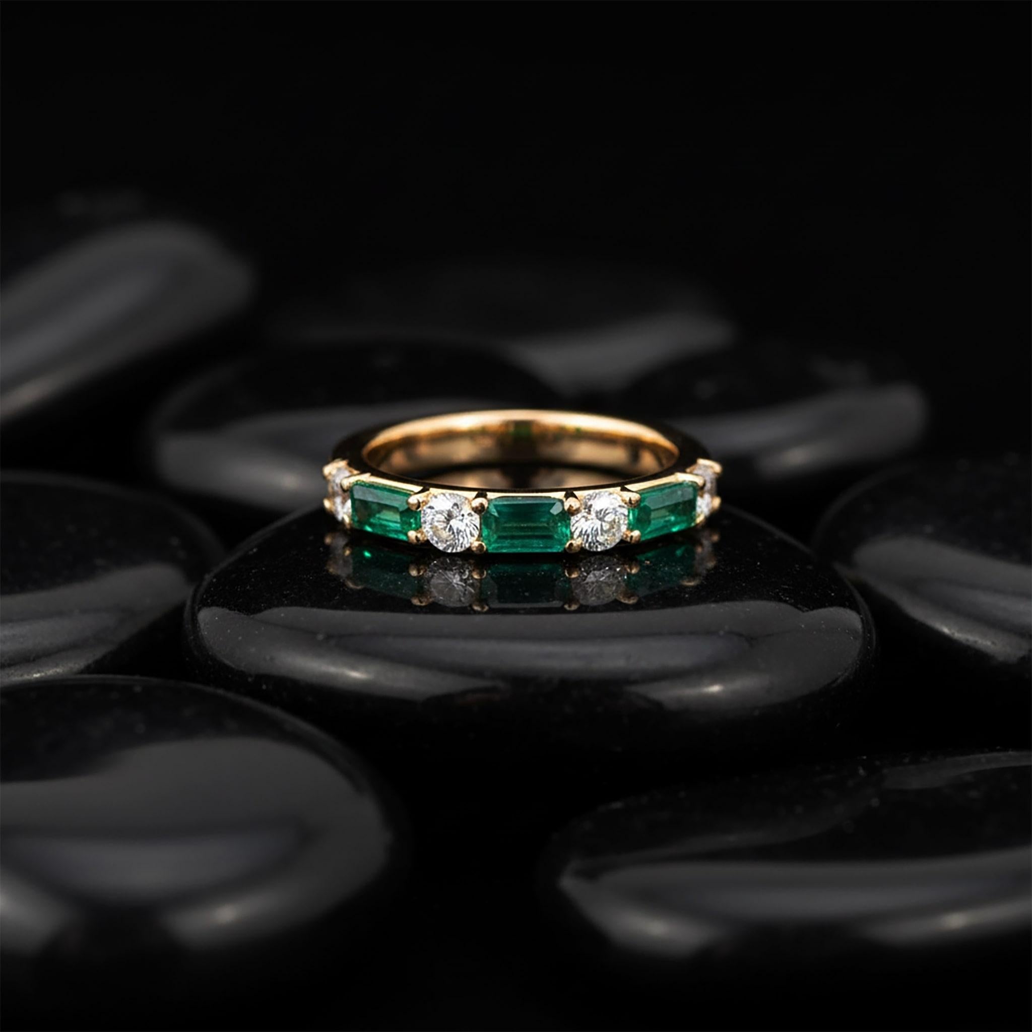 En vente :  Bague d'éternité en or jaune 14K (ou 18k sur demande) émeraude diamant rubis 3