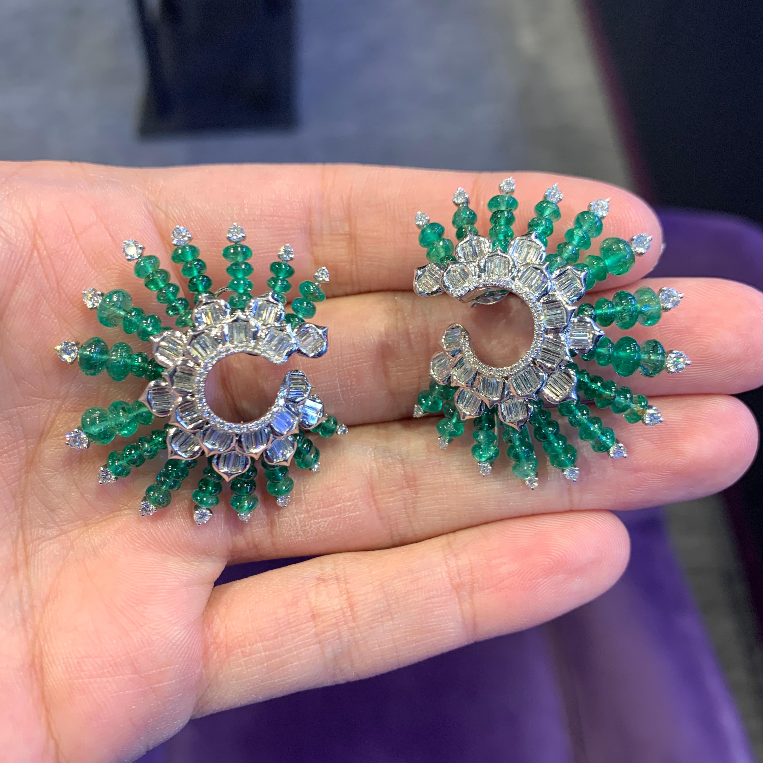 Emerald and Diamond Spiral Earrings In New Condition For Sale In New York, NY