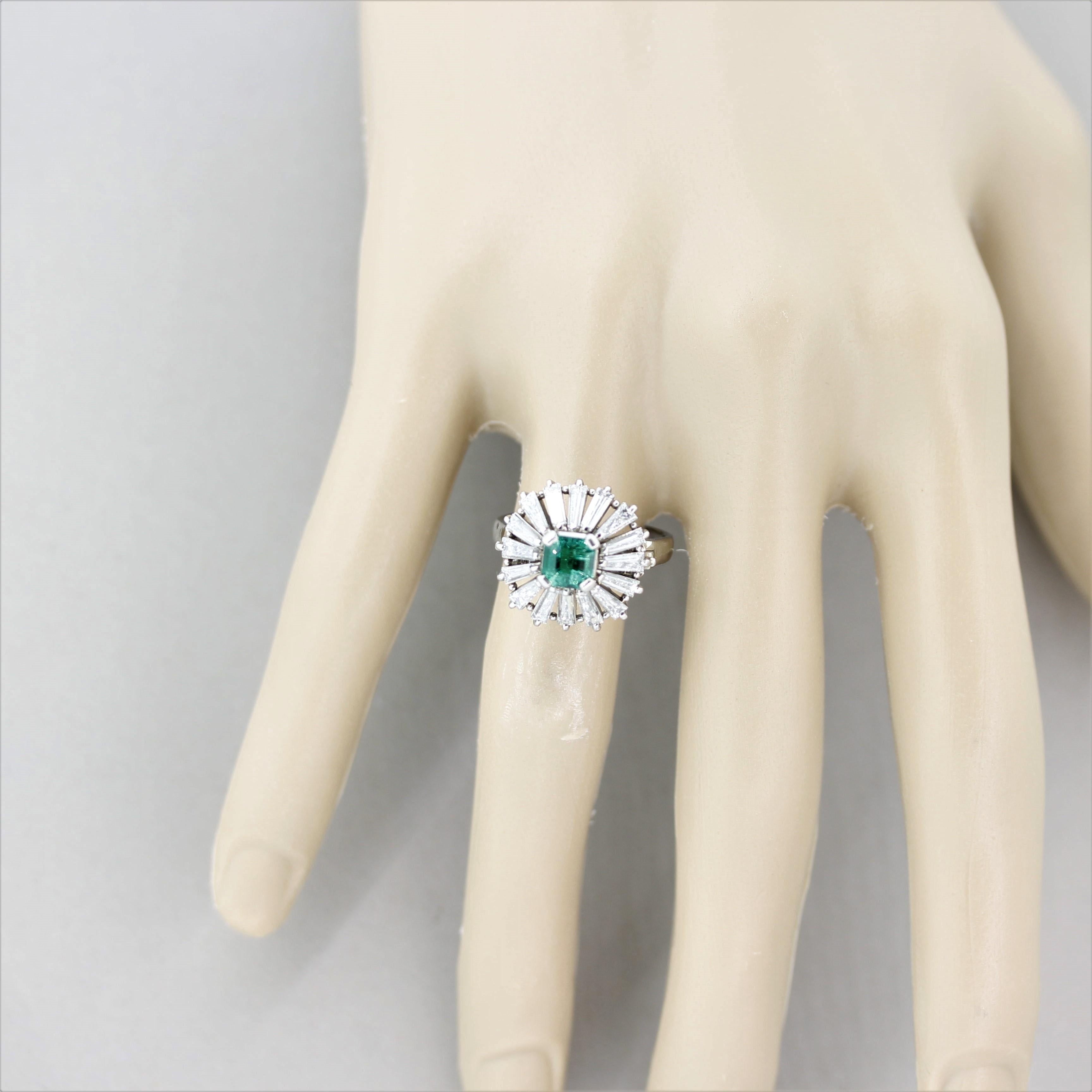 Emerald Diamond Spiral Platinum Ring In New Condition For Sale In Beverly Hills, CA