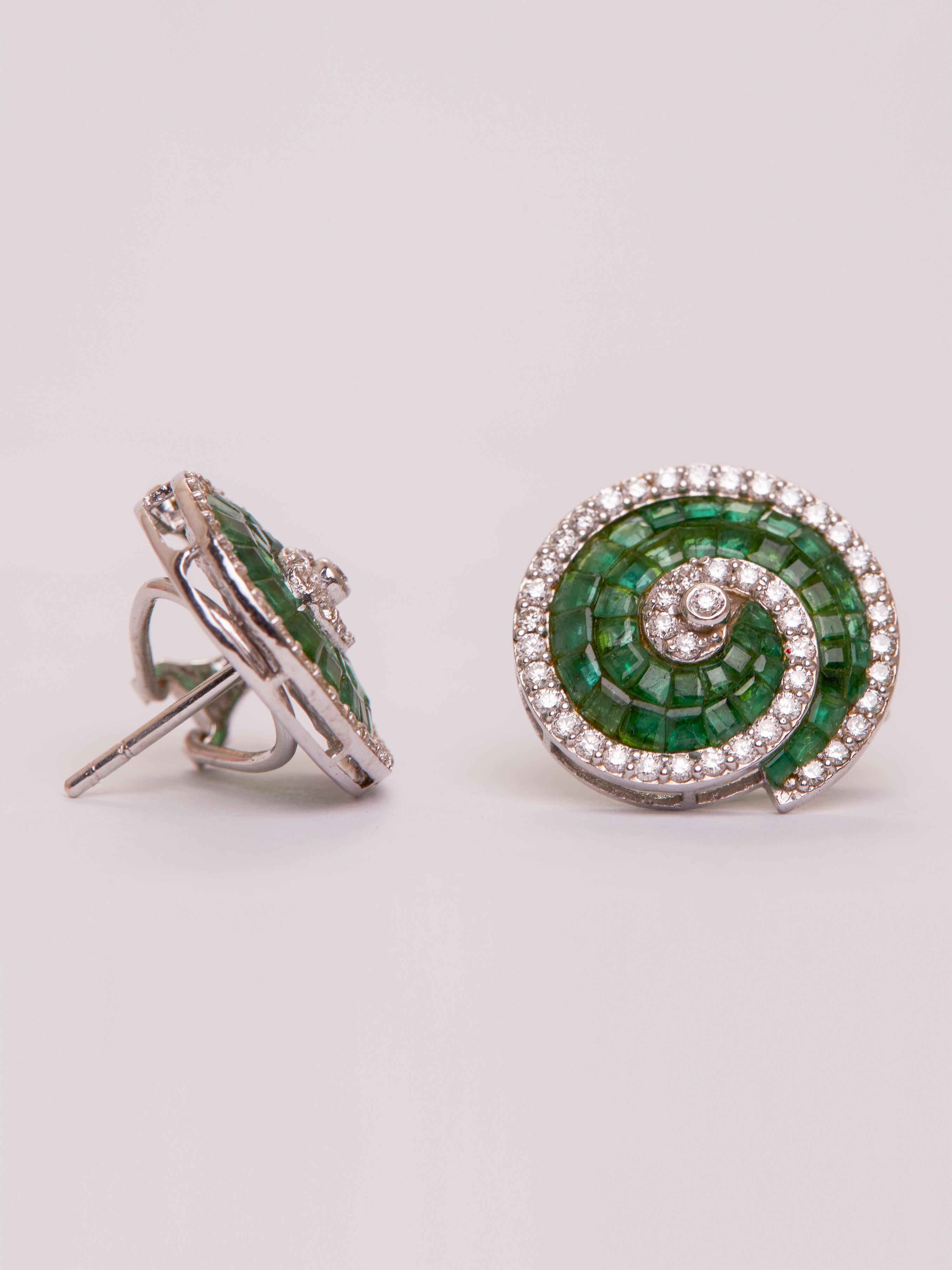 Contemporaneo Borchie a spirale con smeraldo e diamante in oro 14kt in vendita