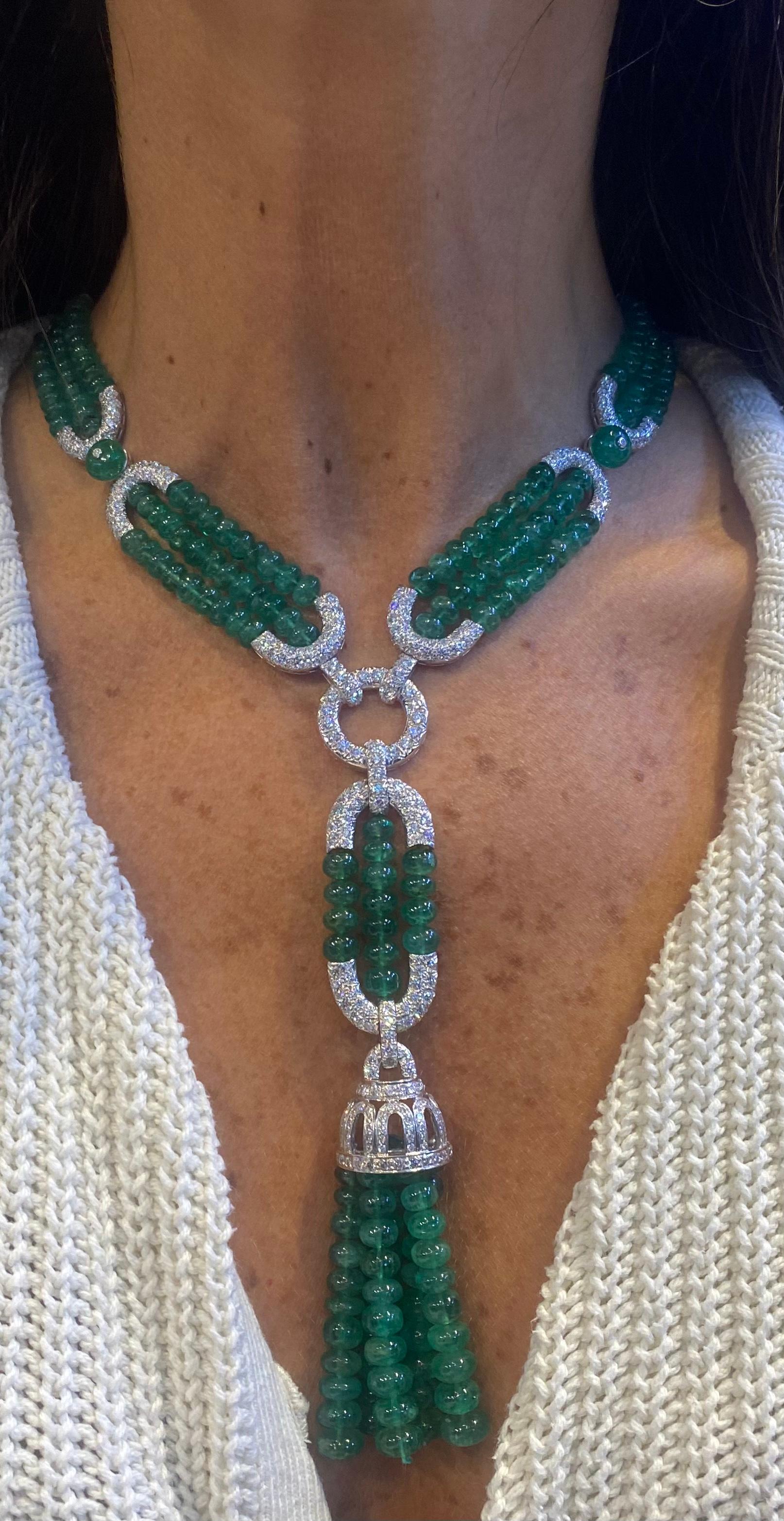 Perlina Collana di smeraldi e diamanti con nappe in vendita