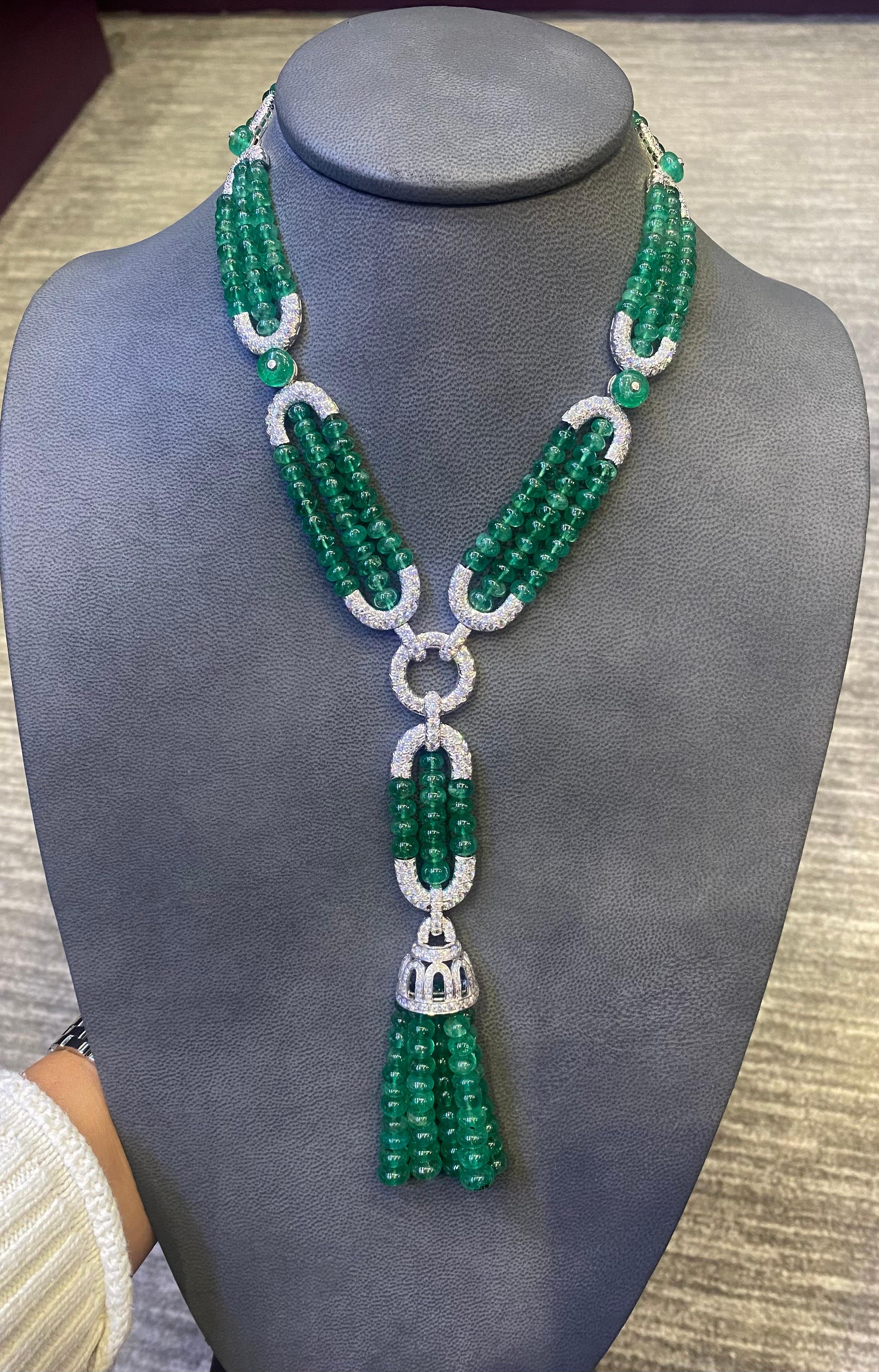 Collana di smeraldi e diamanti con nappe in vendita 3