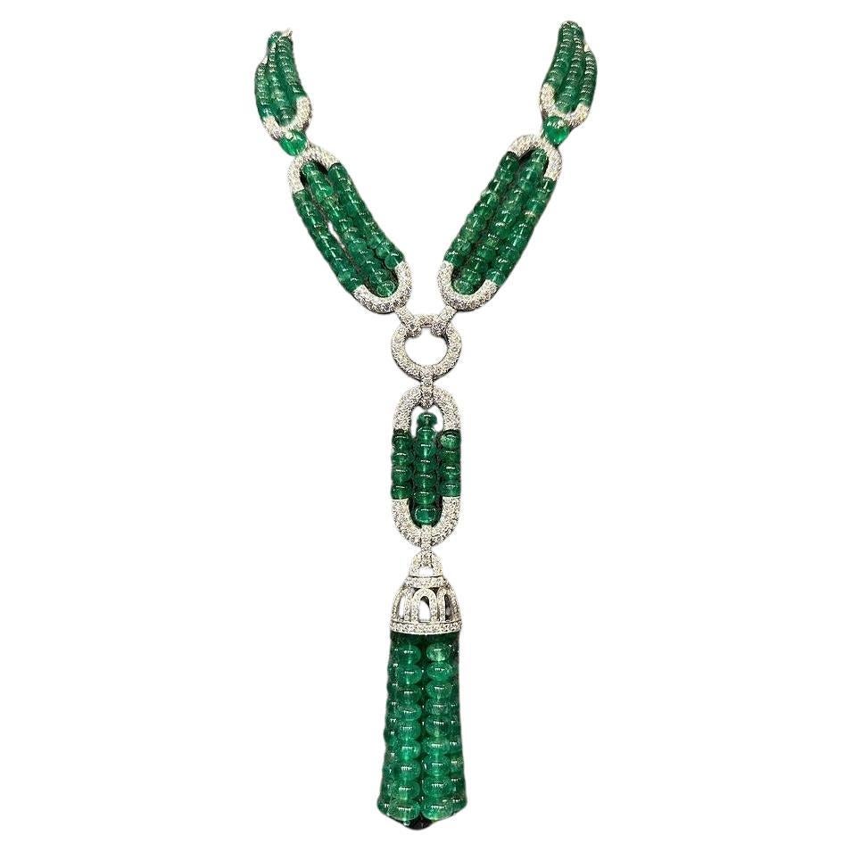Collana di smeraldi e diamanti con nappe in vendita