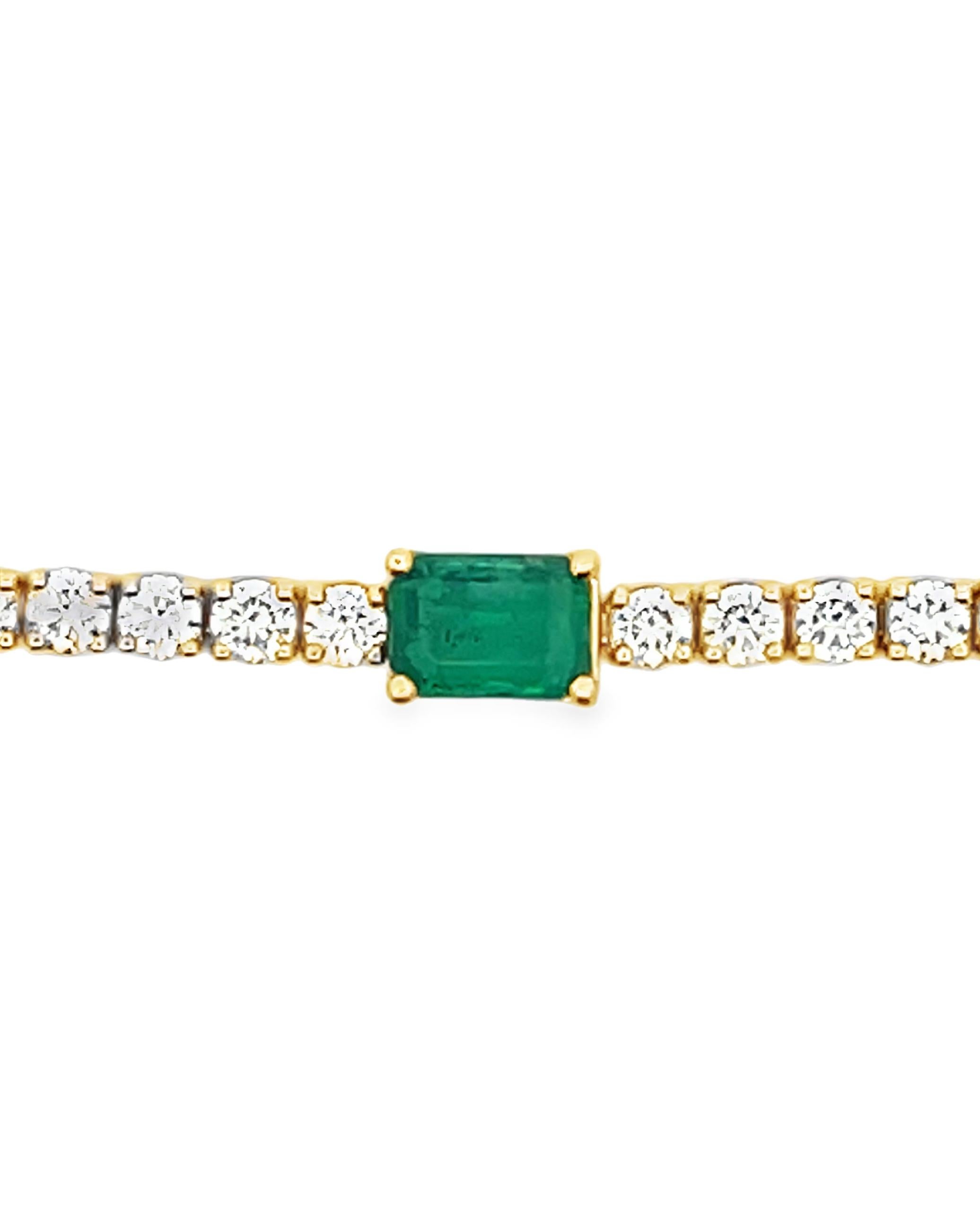 Taglio misto Bracciale tennis con smeraldo e diamanti in oro giallo 14K in vendita