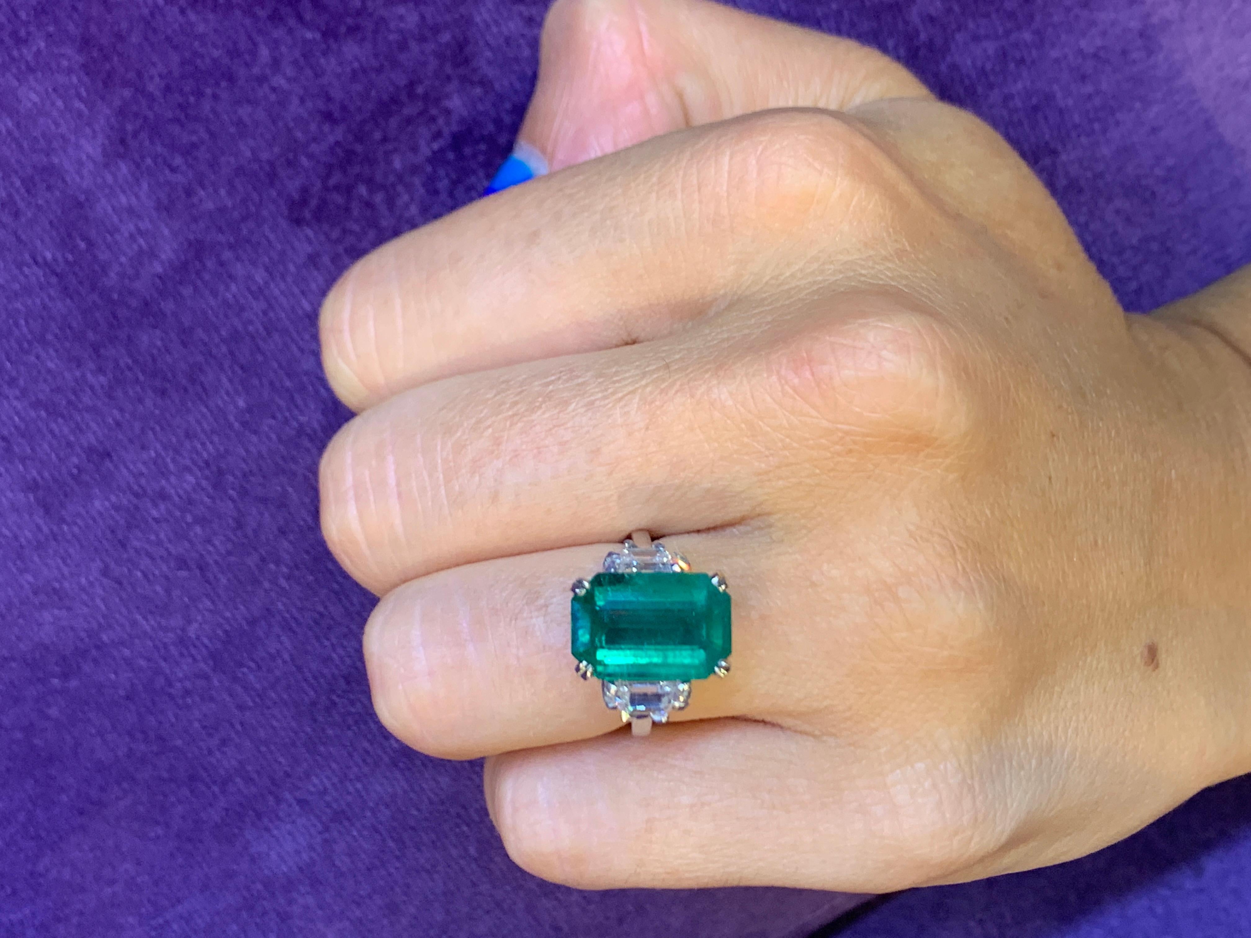 Emerald & Diamond Three Stone Cocktail Ring For Sale 1