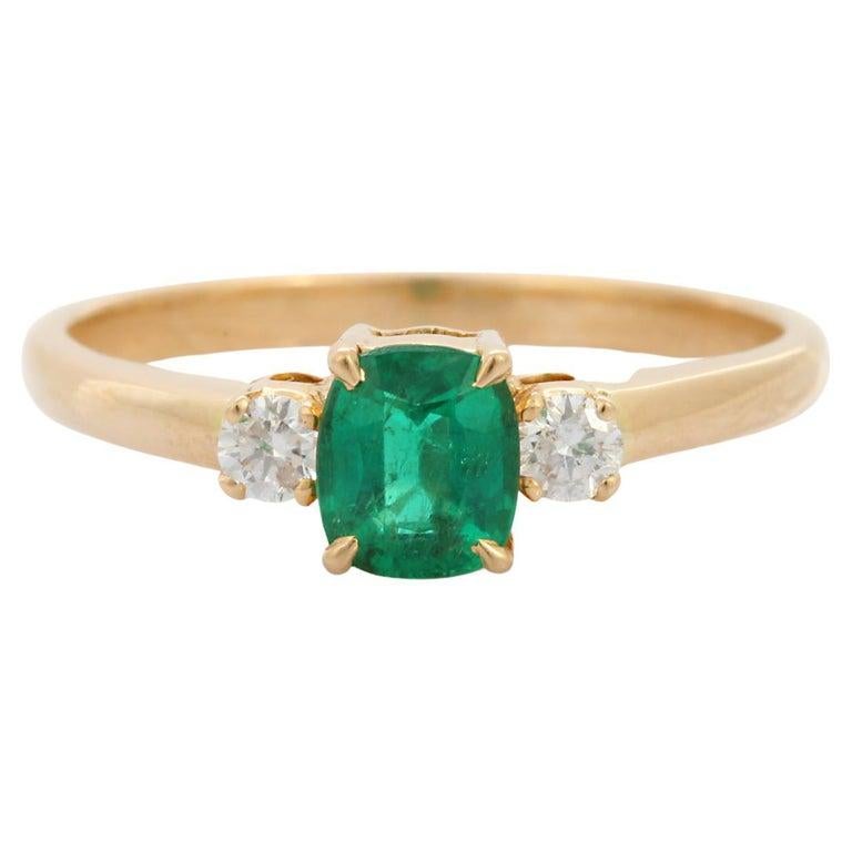 Im Angebot: Ring mit Smaragd und Diamant im Dreistein-Stil für Verlobungsring aus 18 Karat massivem Gelbgold () 11
